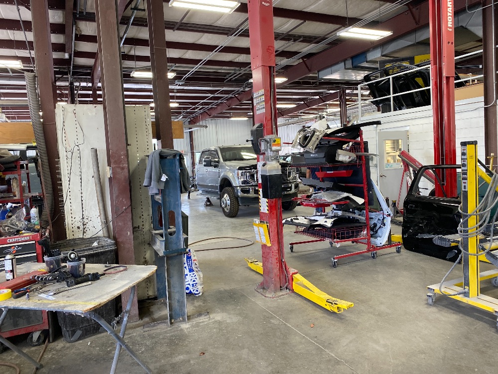 Center Service Auto Body gallery 6