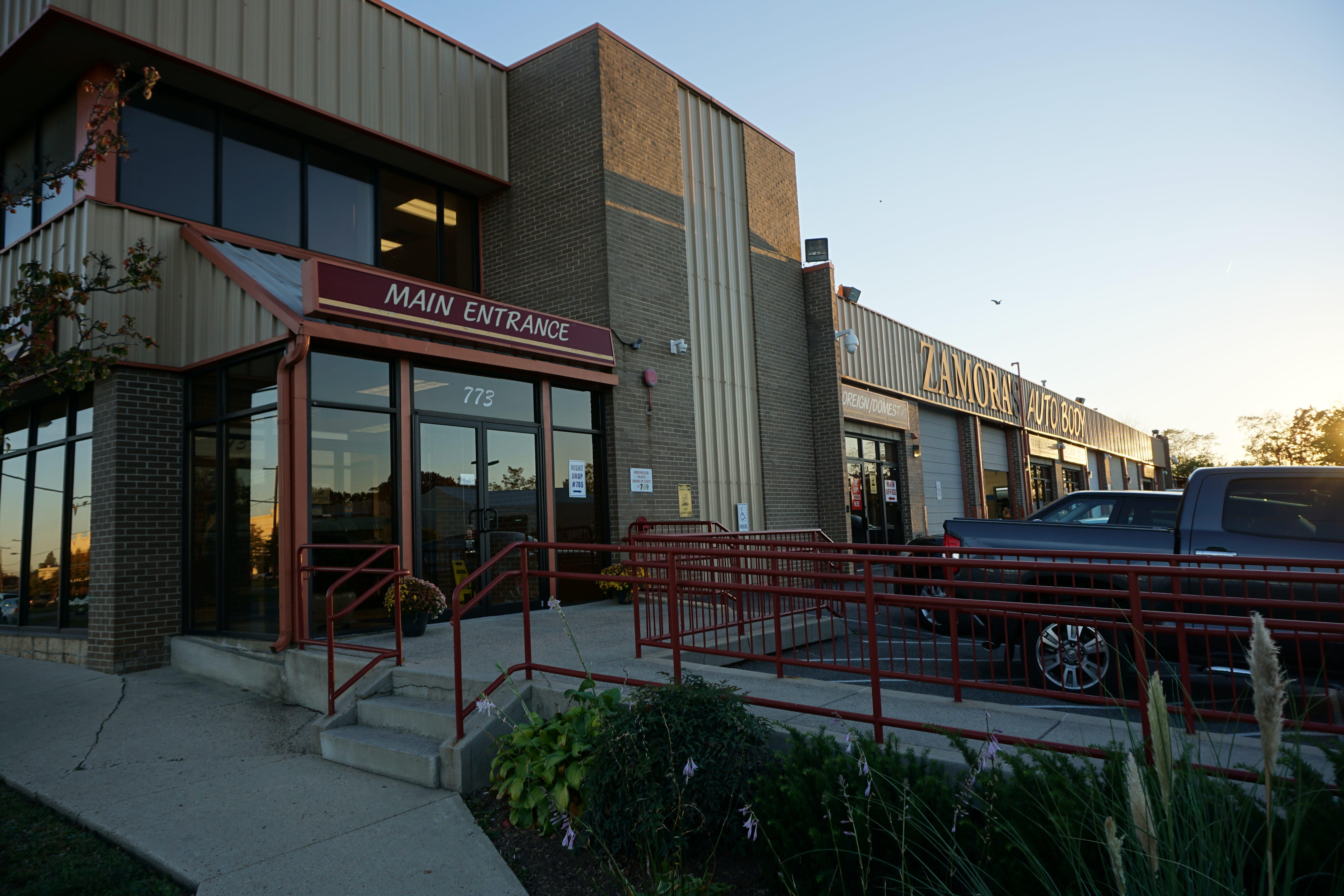 Zamora's Auto Body - Rockville