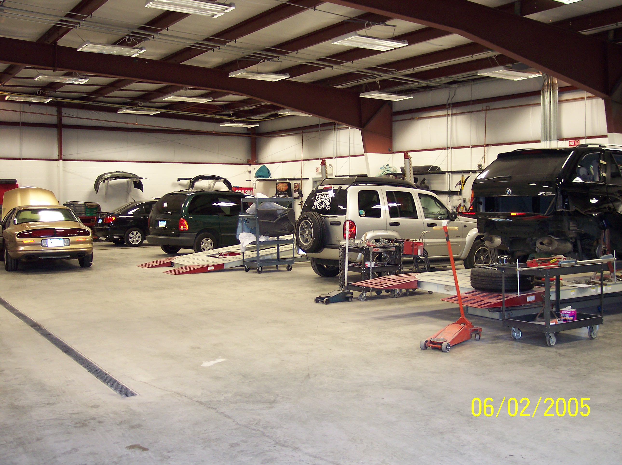 Daku's Auto Body Shop Inc gallery 3