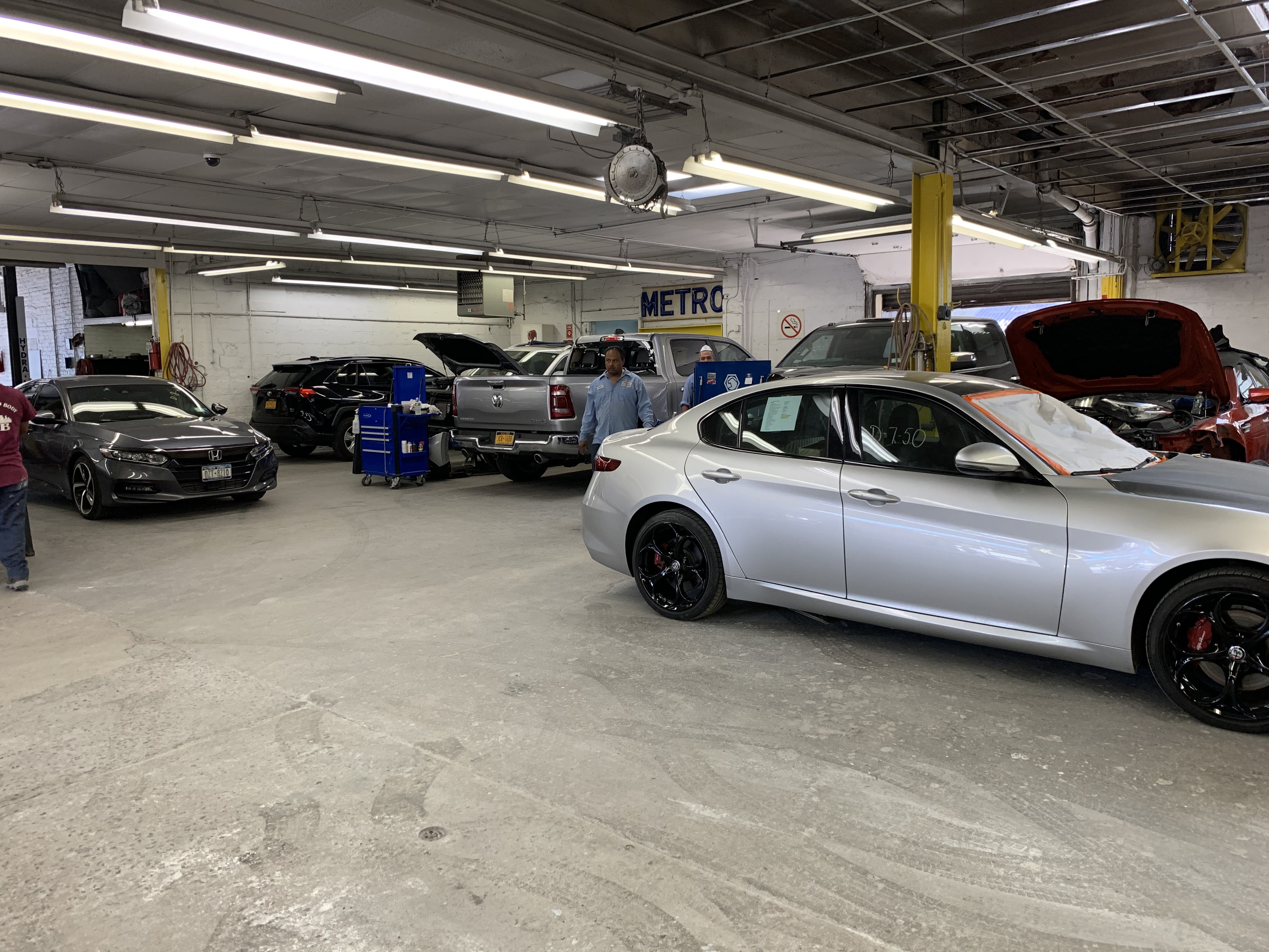 Metro Auto Body Inc gallery 7