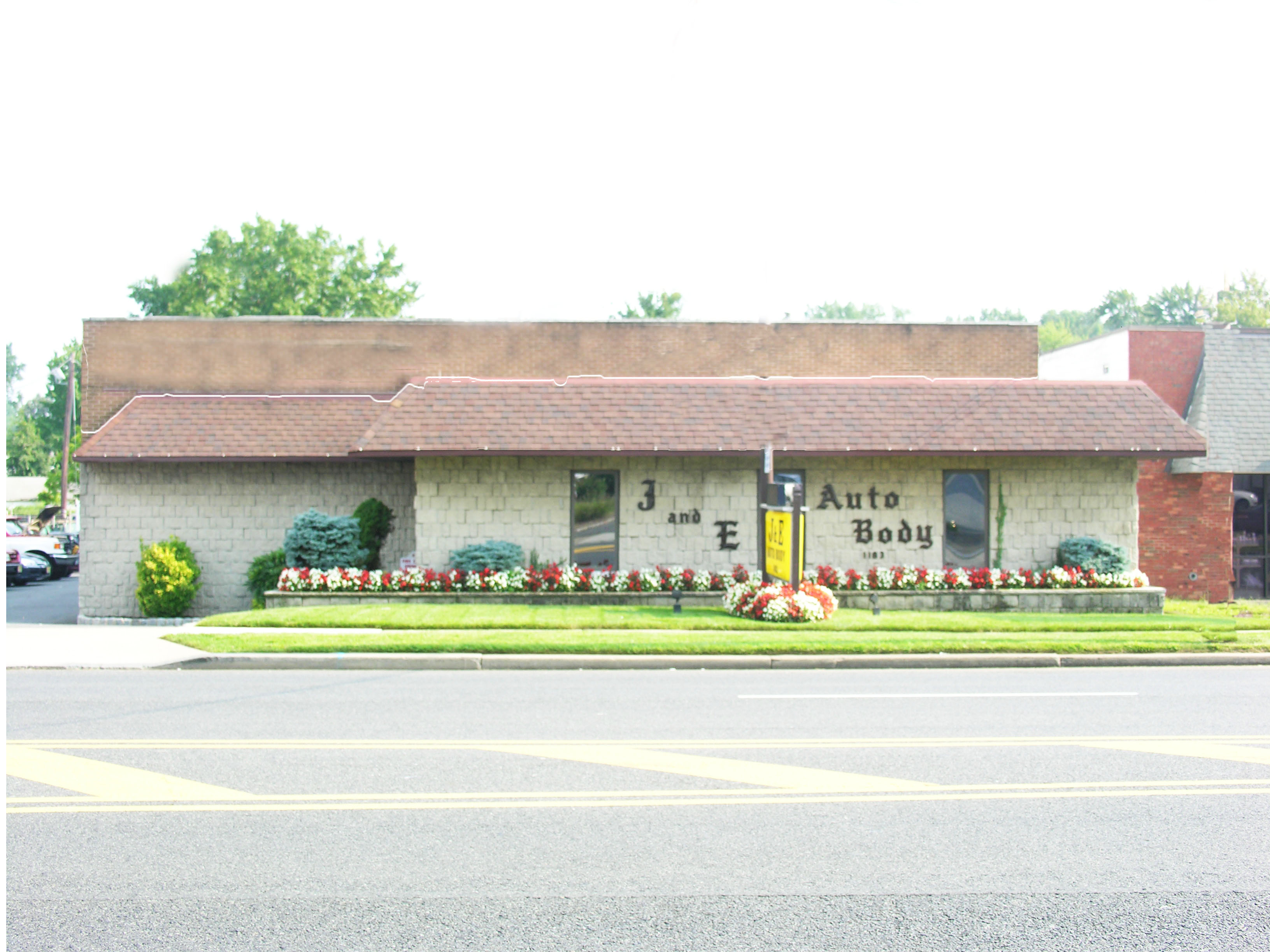 J & E Auto Body gallery 1