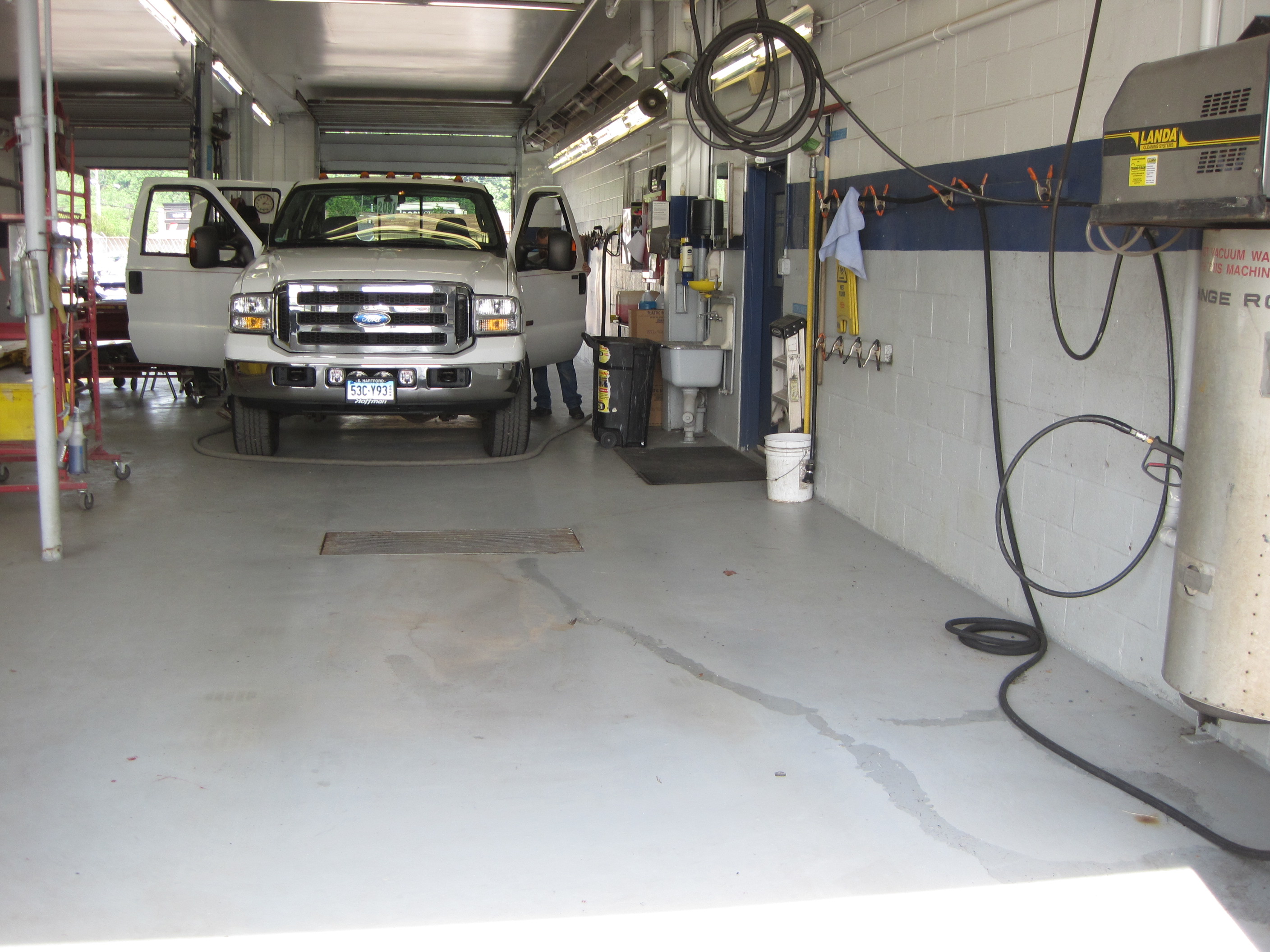 Turnpike Motors Autobody gallery 4