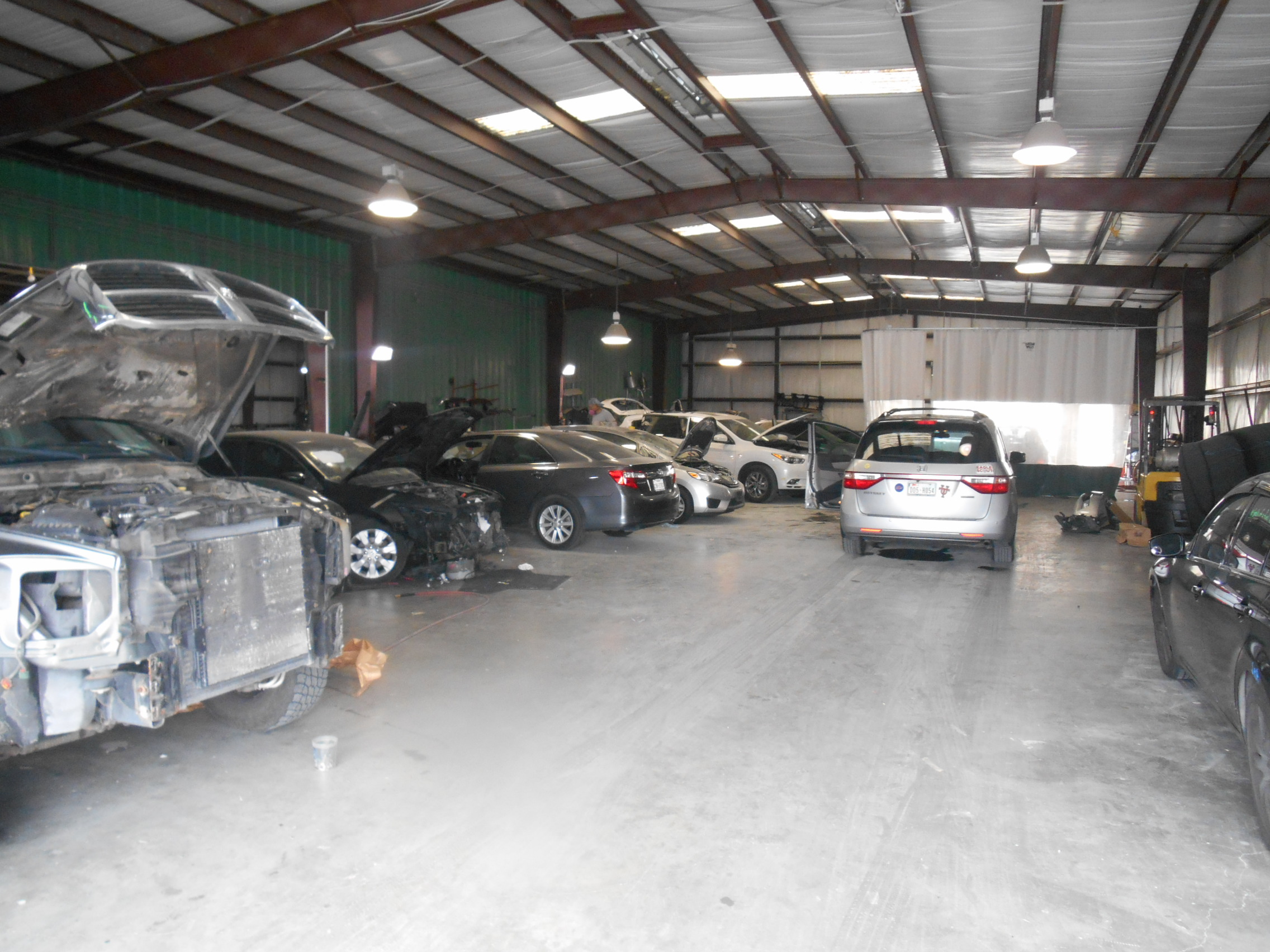 V V Paint  Body Shop gallery 7