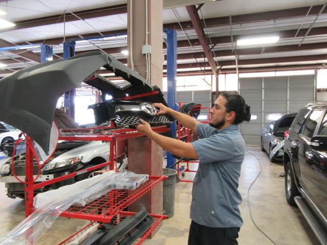 Tuscaloosa Ford Collision Center gallery 5
