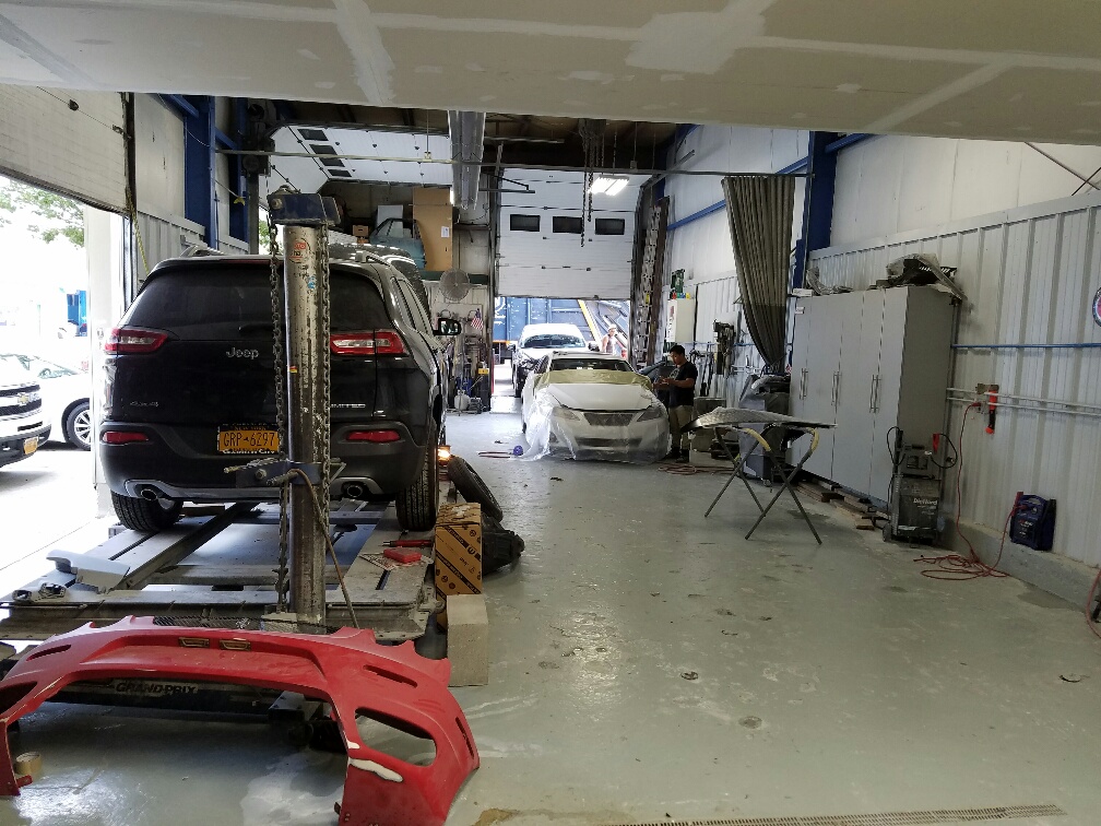 Steinway Collision Inc. gallery 4