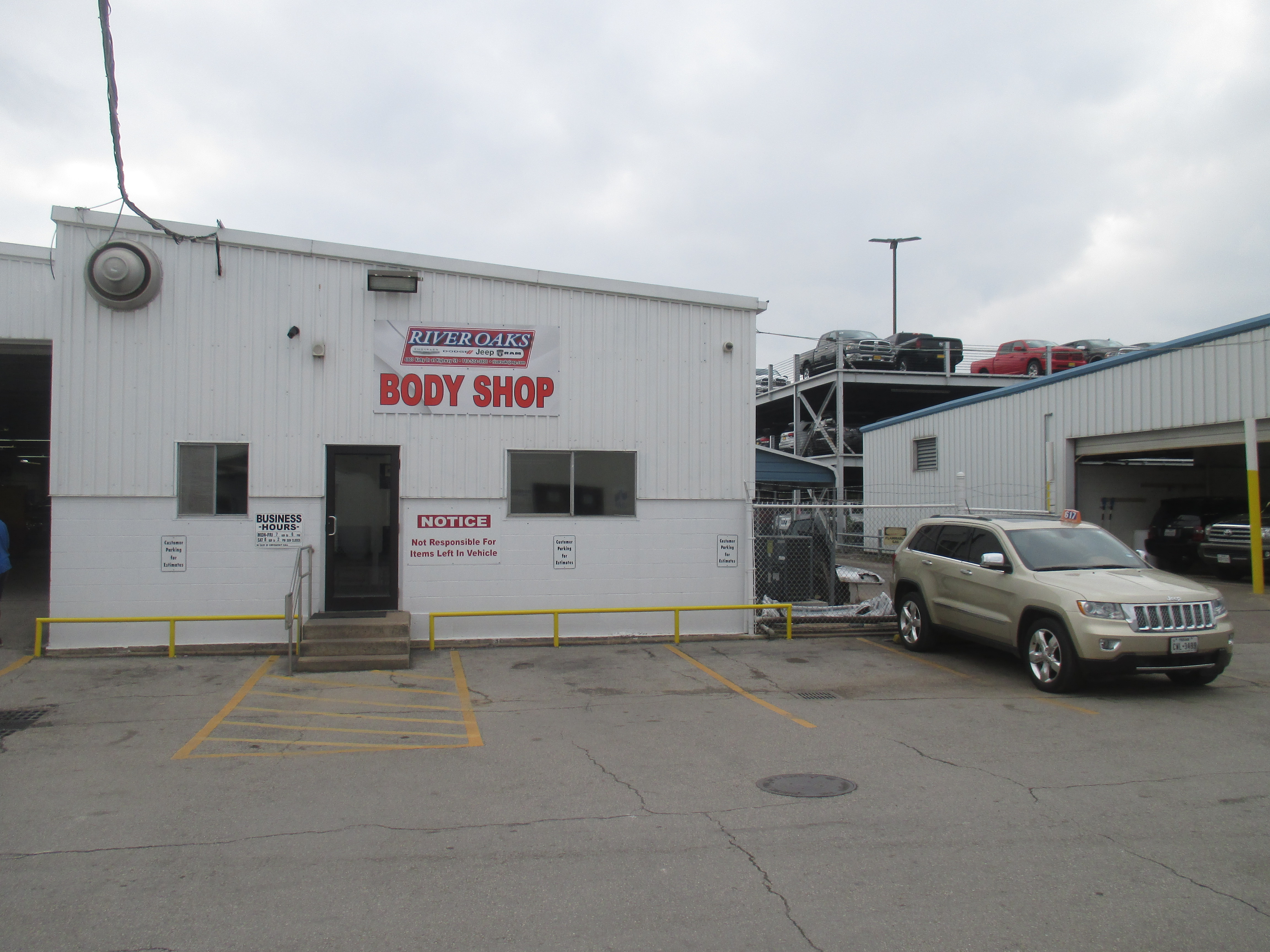 River Oaks Chrysler Collision Center