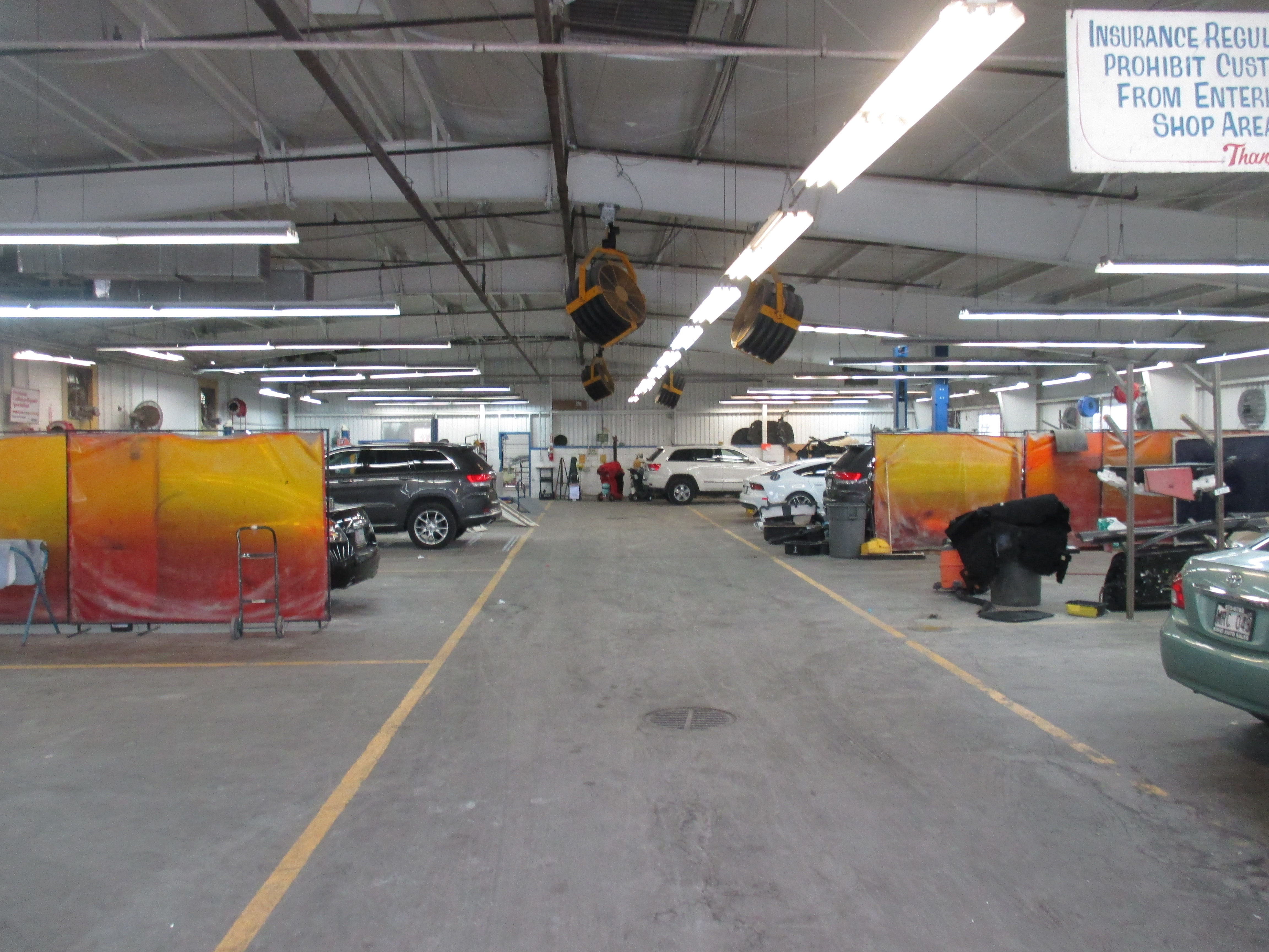River Oaks Chrysler Collision Center gallery 3