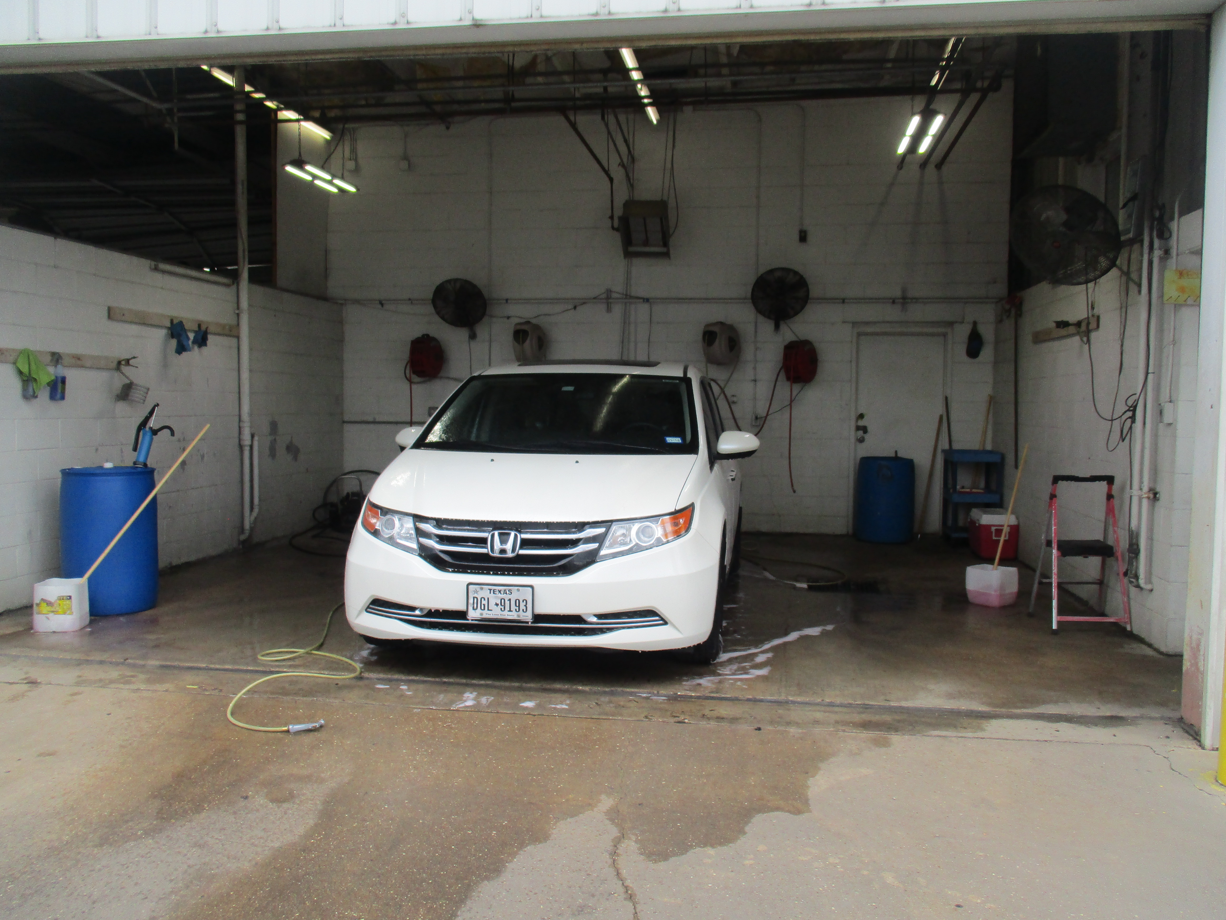 River Oaks Chrysler Collision Center gallery 4