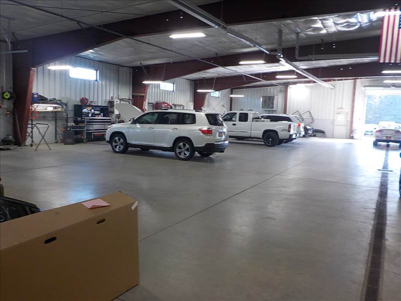 Royal Auto Group Collision Center gallery 3