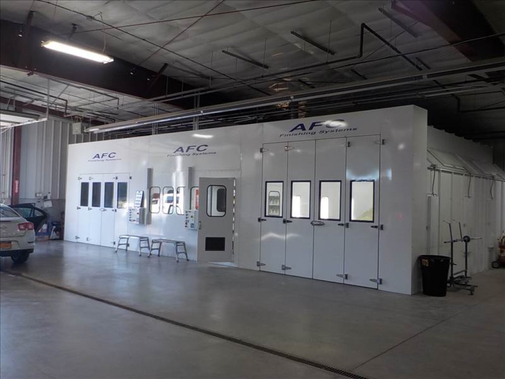 Royal Auto Group Collision Center gallery 5