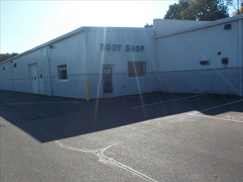 Royal Auto Group Collision Center gallery 6