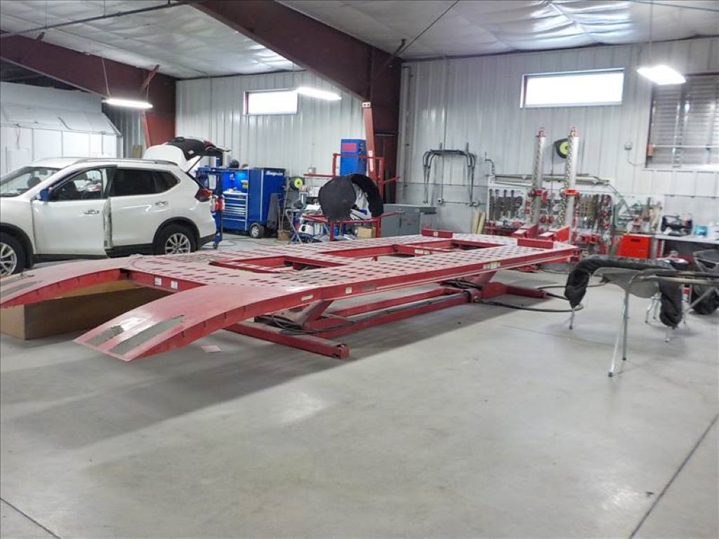 Royal Auto Group Collision Center gallery 7