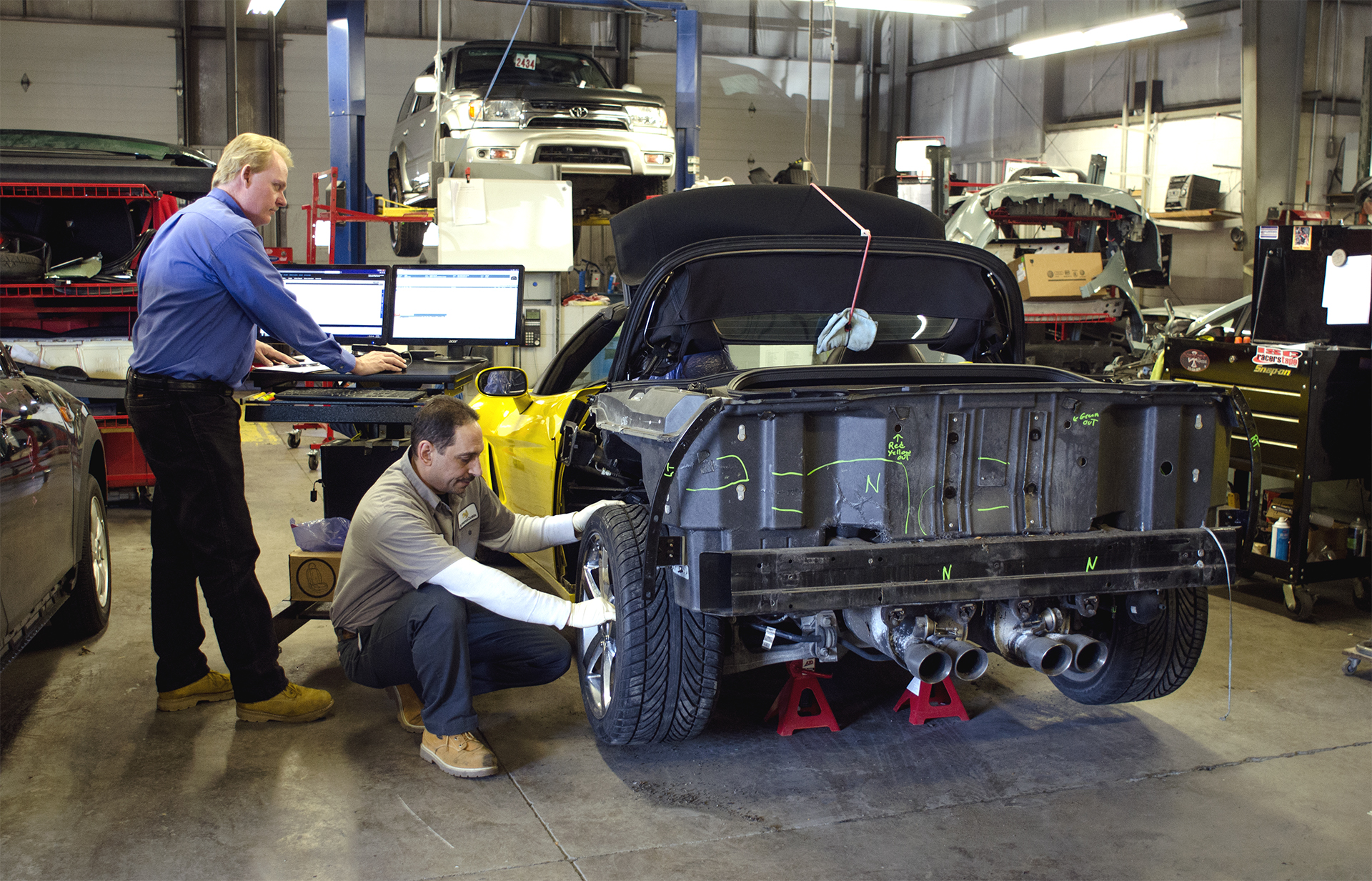 Rob's Automotive Collision Center gallery 3
