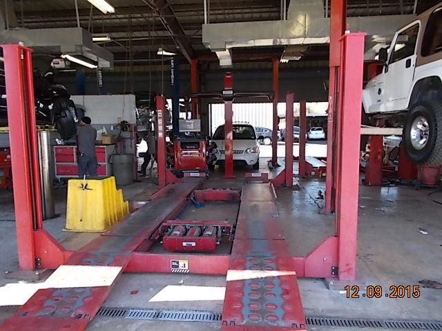 Tuttle-­Click Collision Center gallery 4