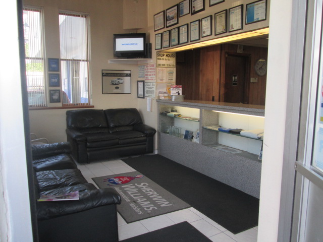 Francesco Auto Body Inc gallery 2