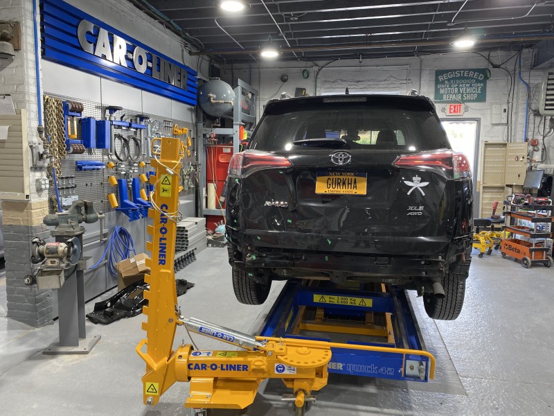 C M Auto Body Corp gallery 3