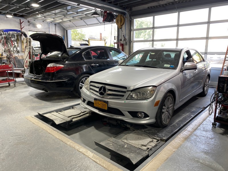 C M Auto Body Corp gallery 7