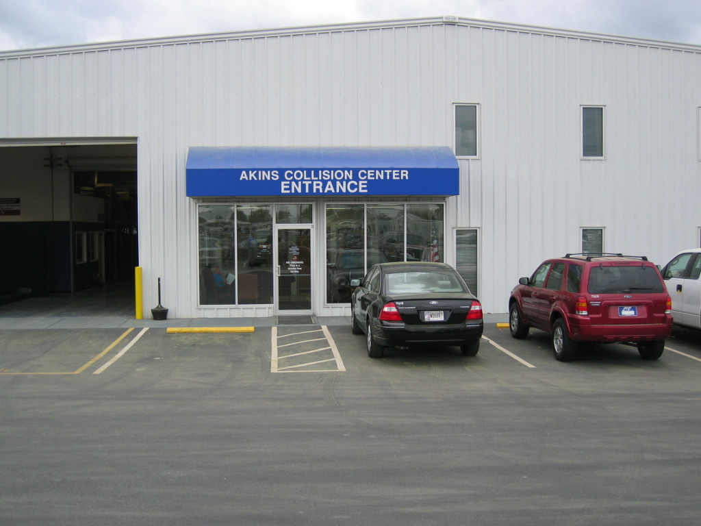 Akins Ford Collision Center gallery 2