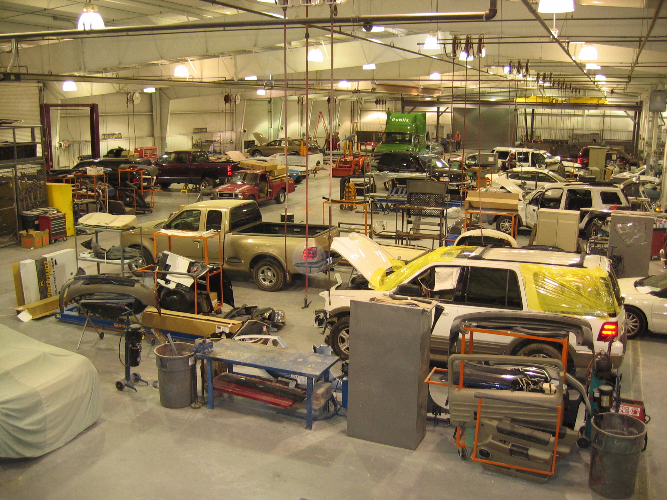 Akins Ford Collision Center gallery 4