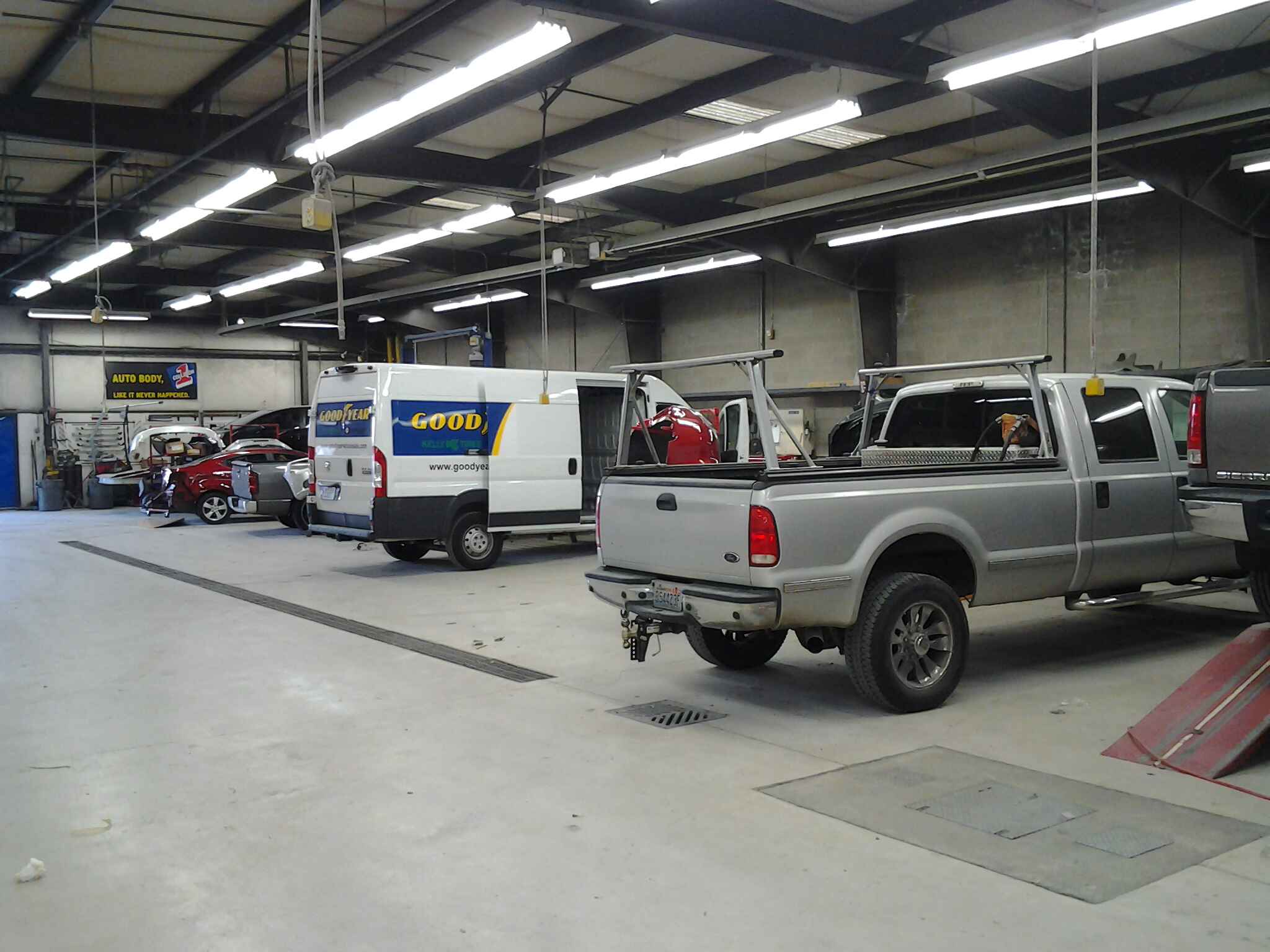 Auburn Collision Center gallery 3