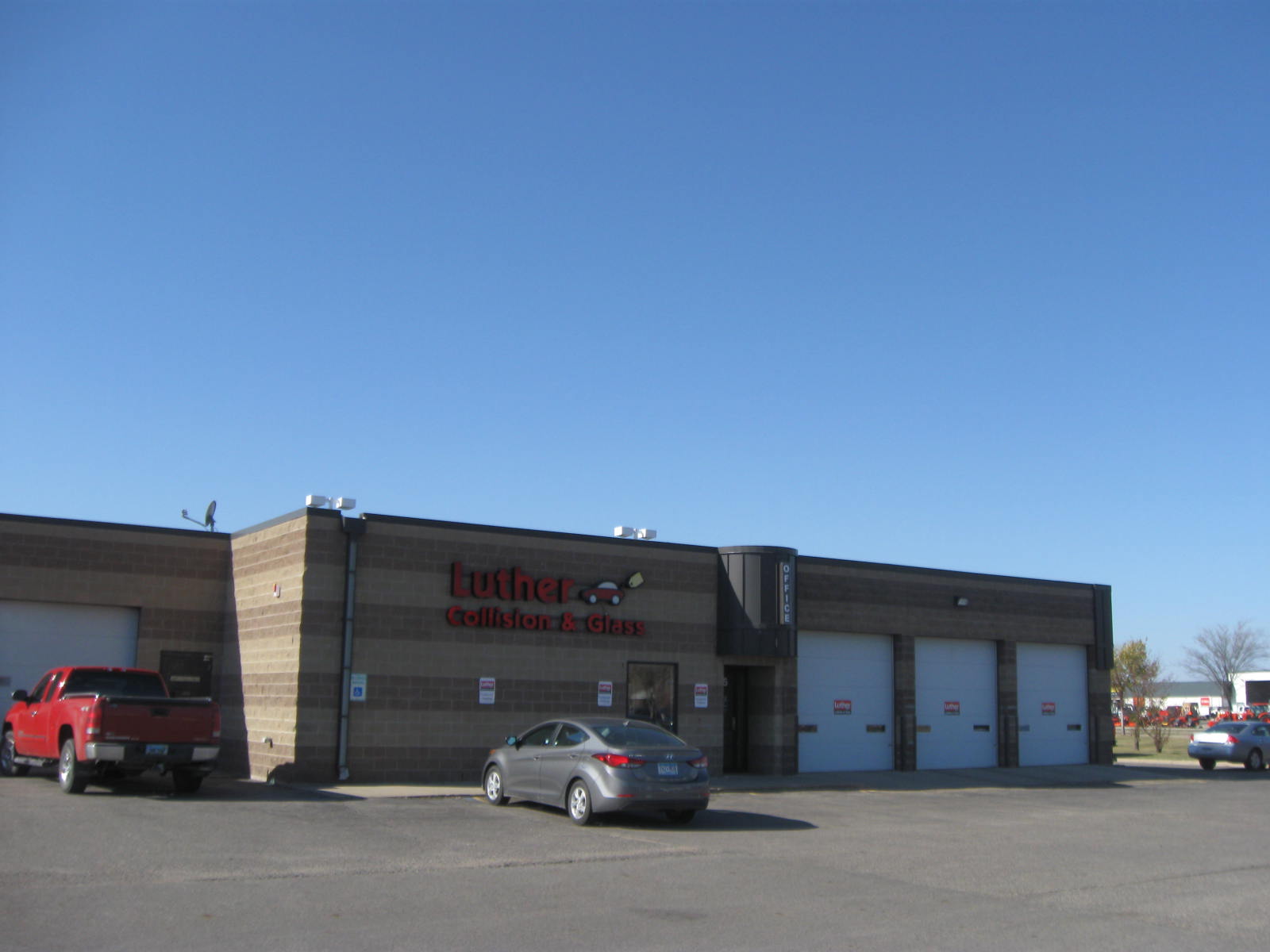 Luther Collision & Glass gallery 1