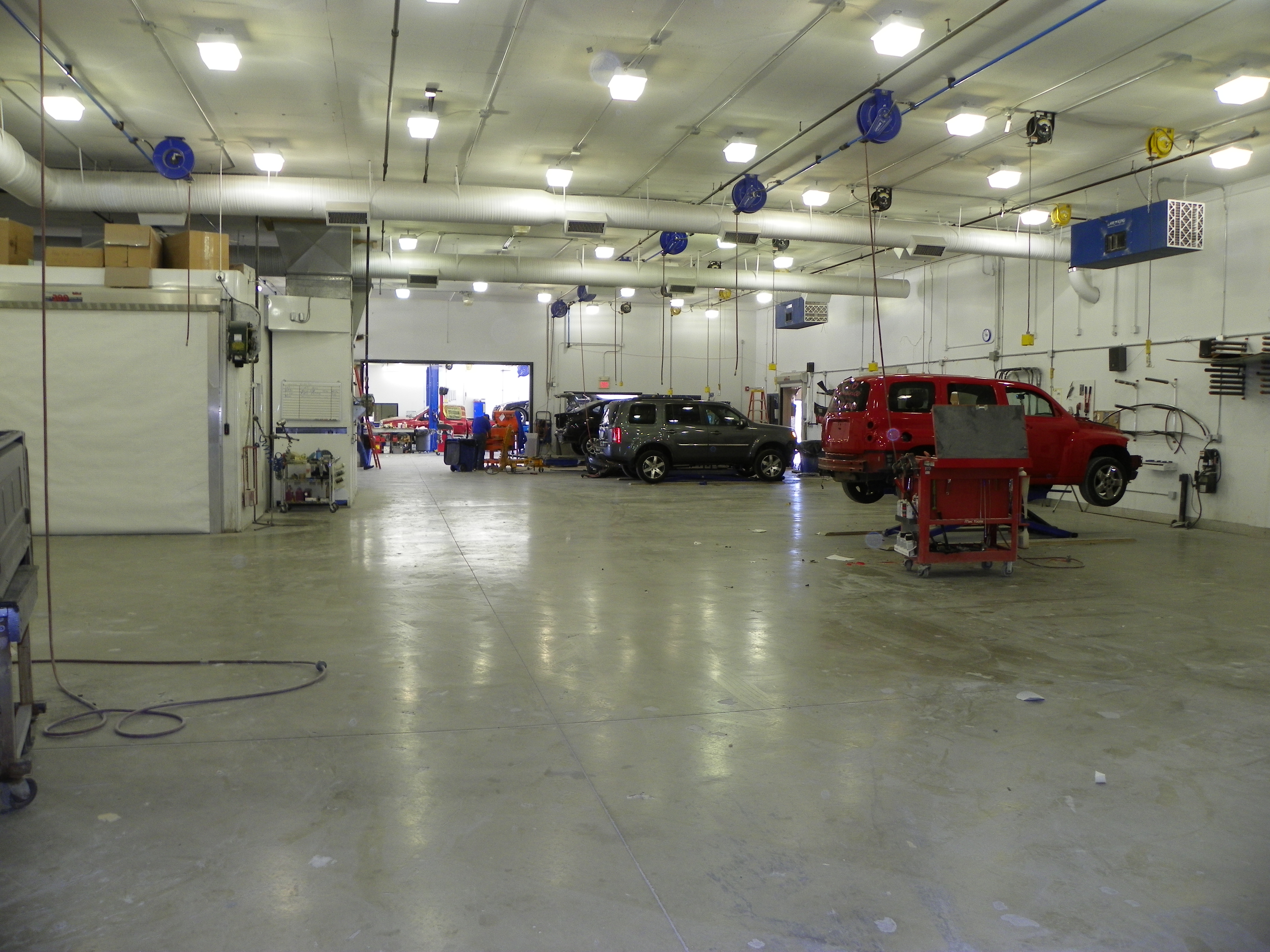 Enneking Auto Body gallery 3