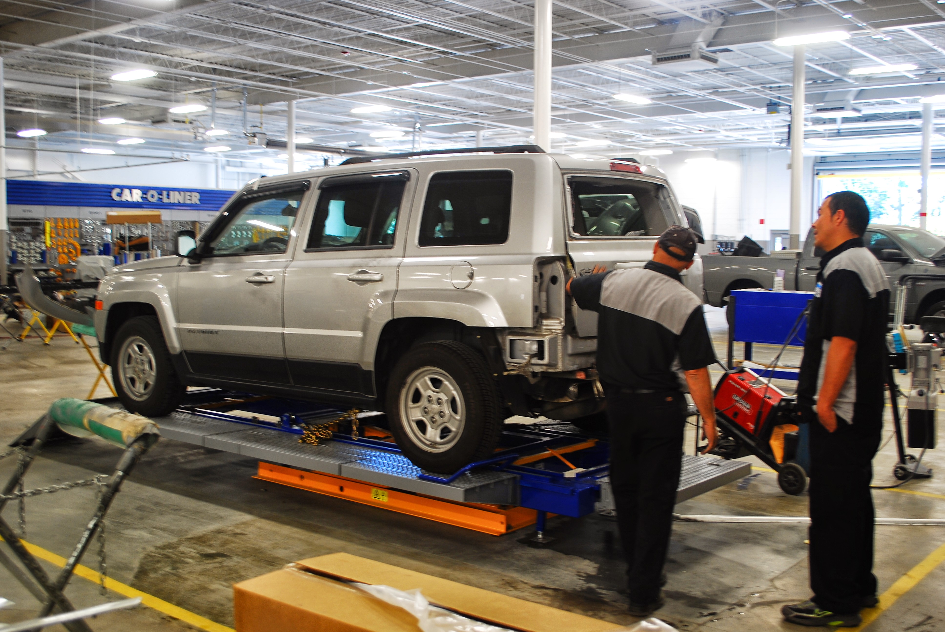 Hendrick Luxury Collision Center Charleston gallery 6