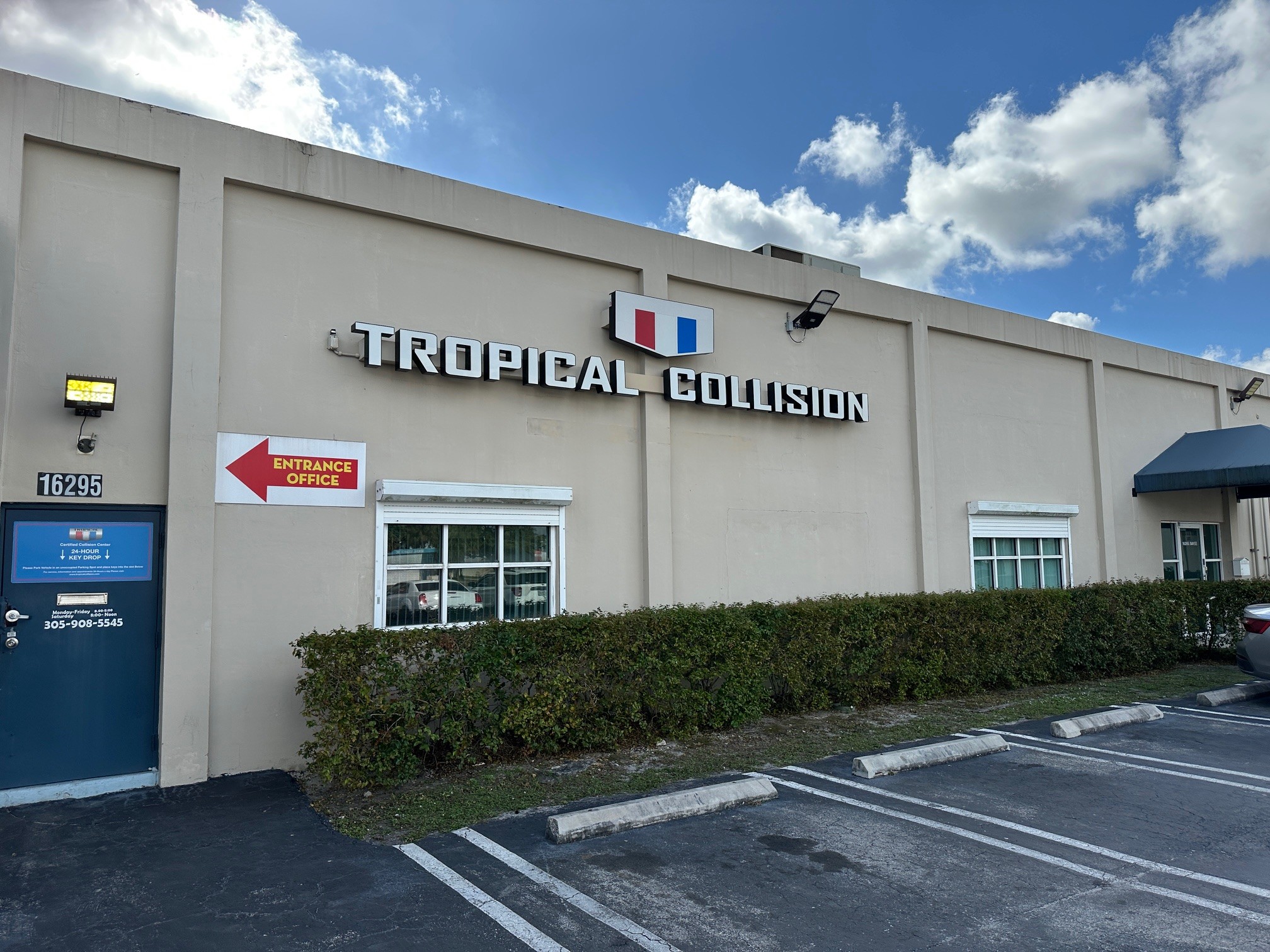 Tropical Chevrolet Collision Center gallery 1