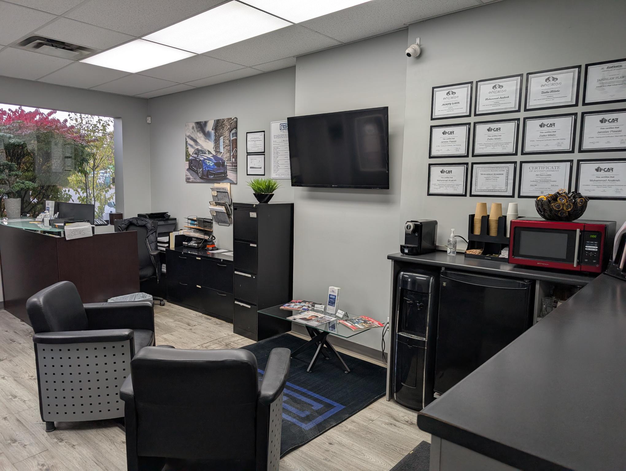Royal Synergies Collision - Oakville gallery 2