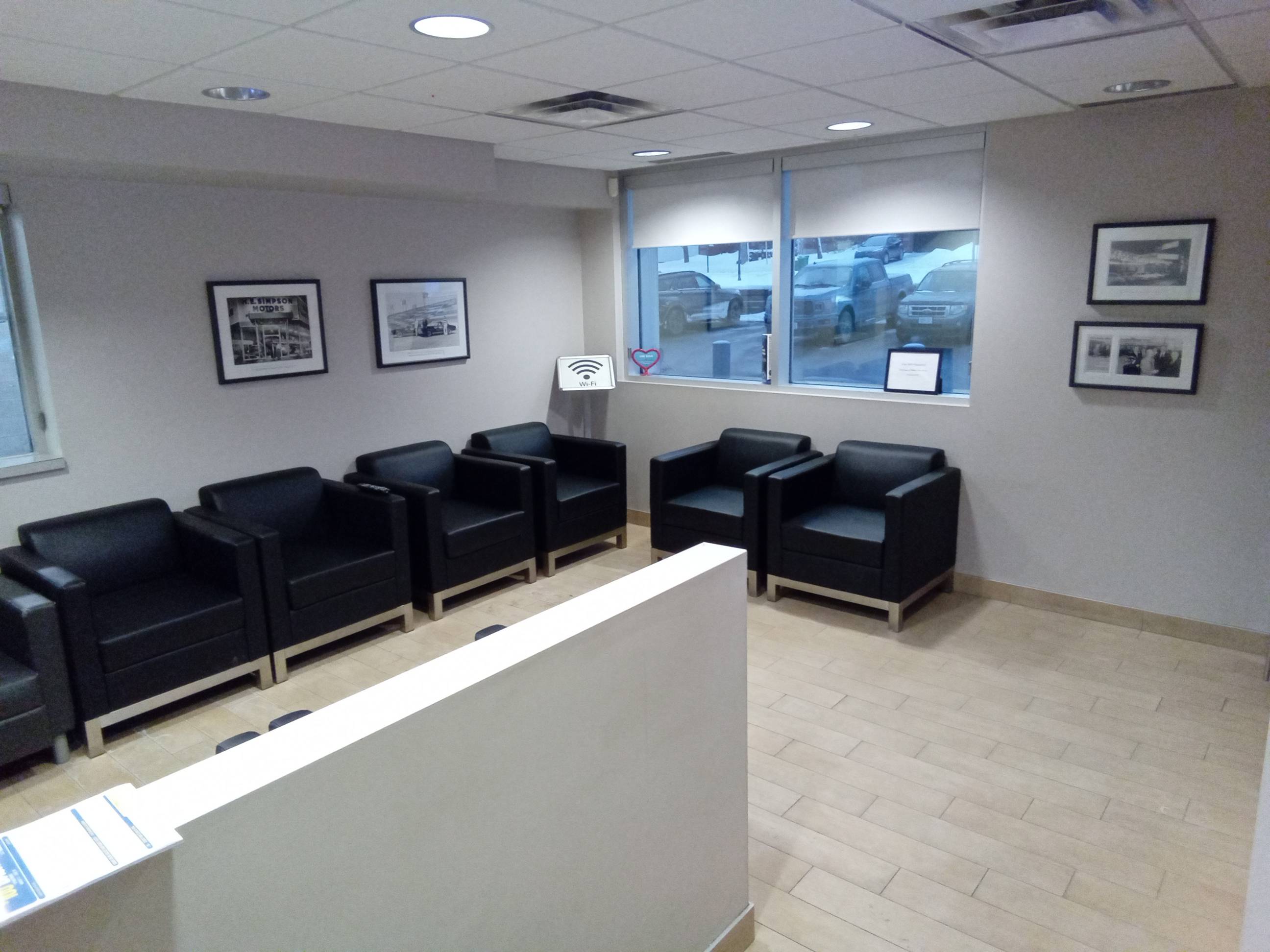 Holiday Ford Lincoln Collision Centre gallery 2