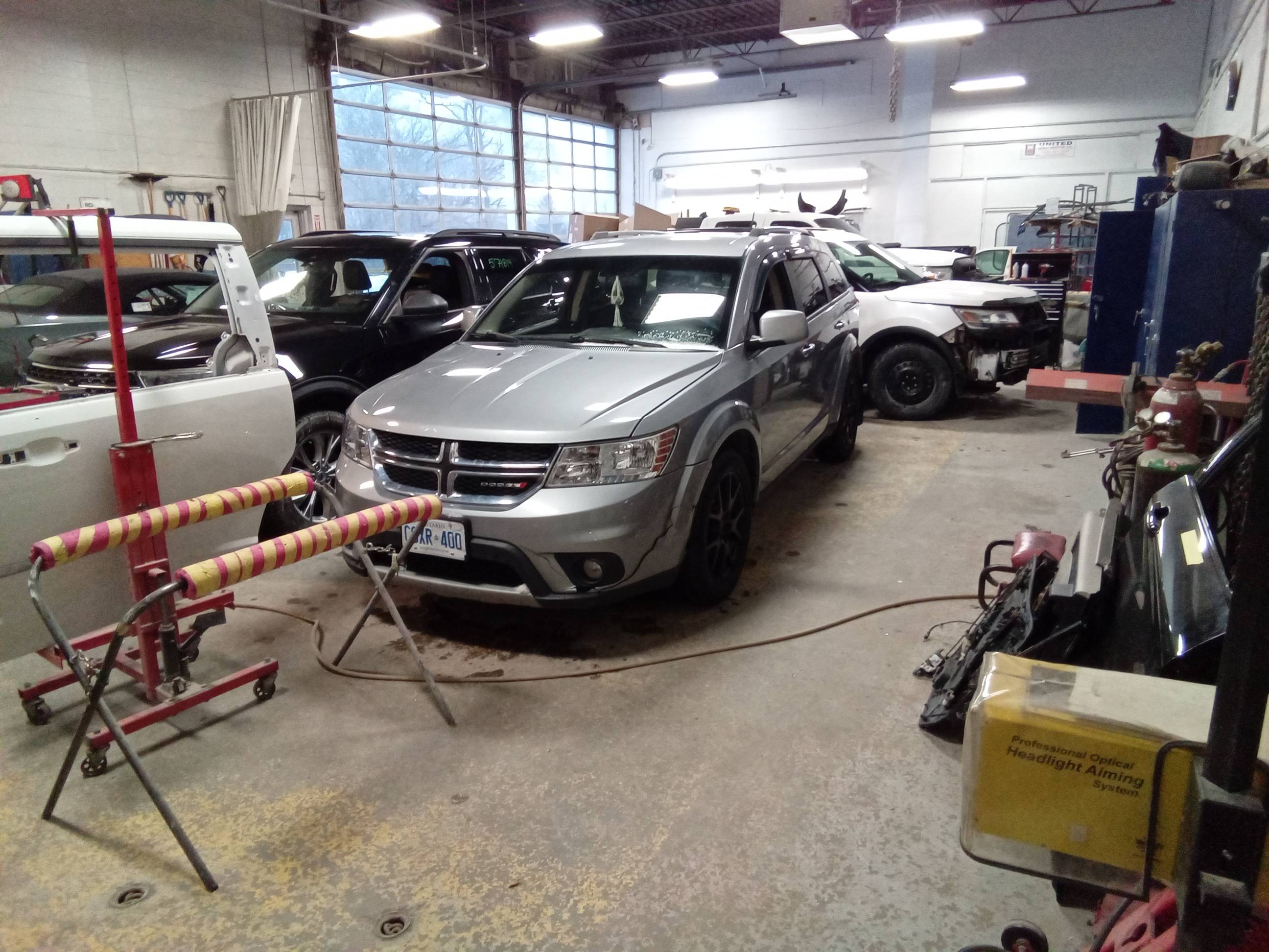 Holiday Ford Lincoln Collision Centre gallery 3