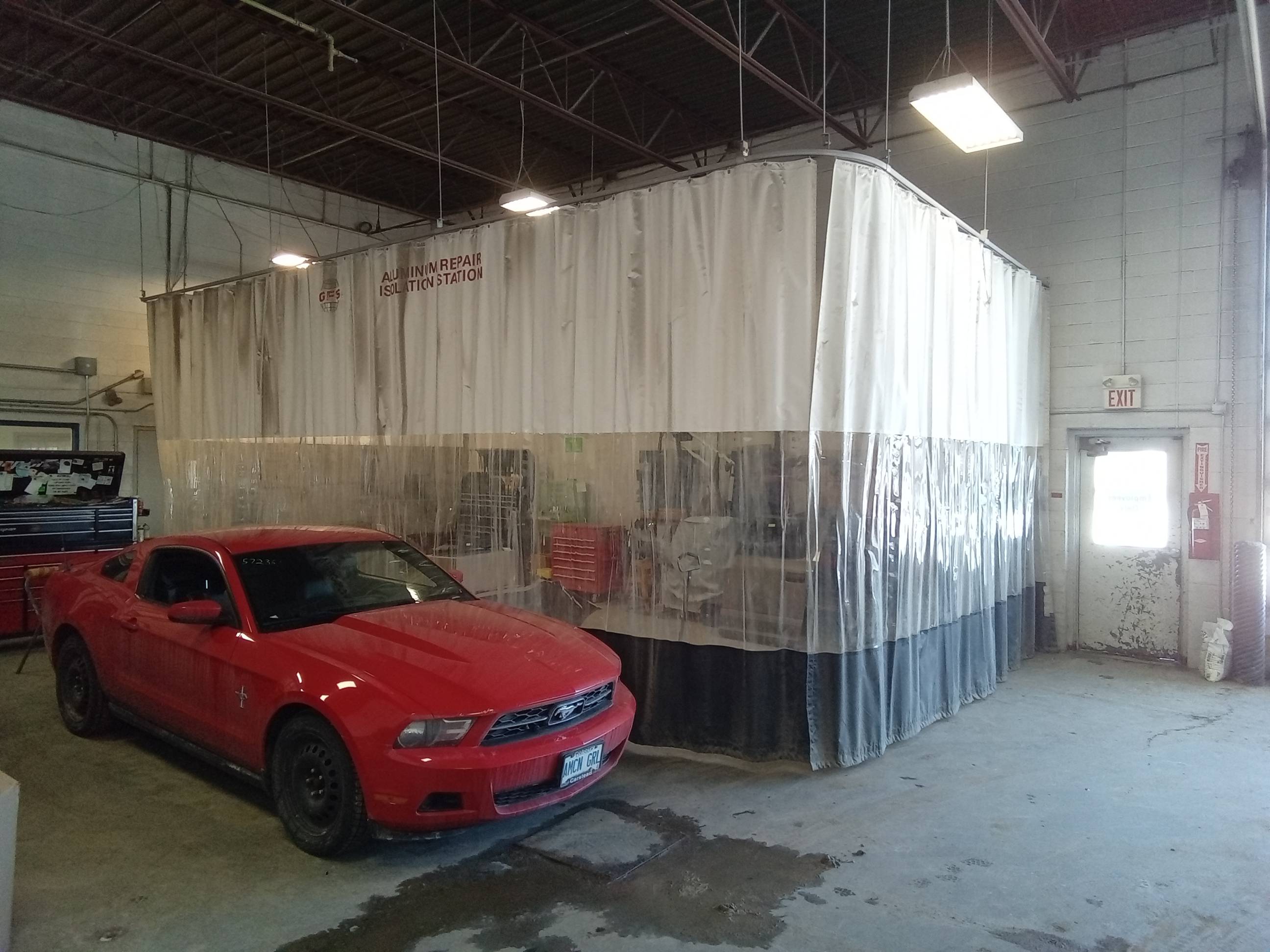 Holiday Ford Lincoln Collision Centre gallery 6