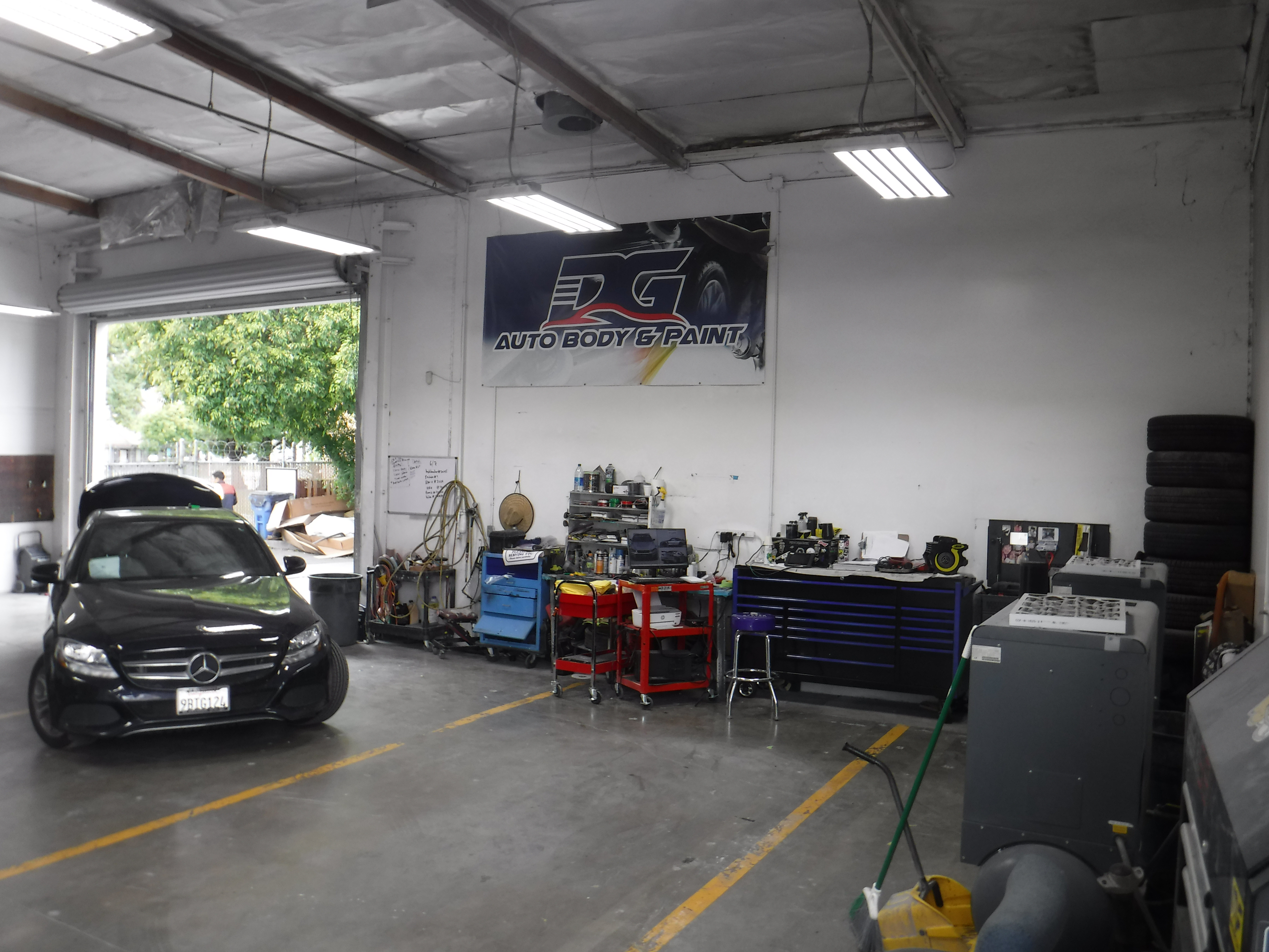 DG Auto Body & Paint gallery 4