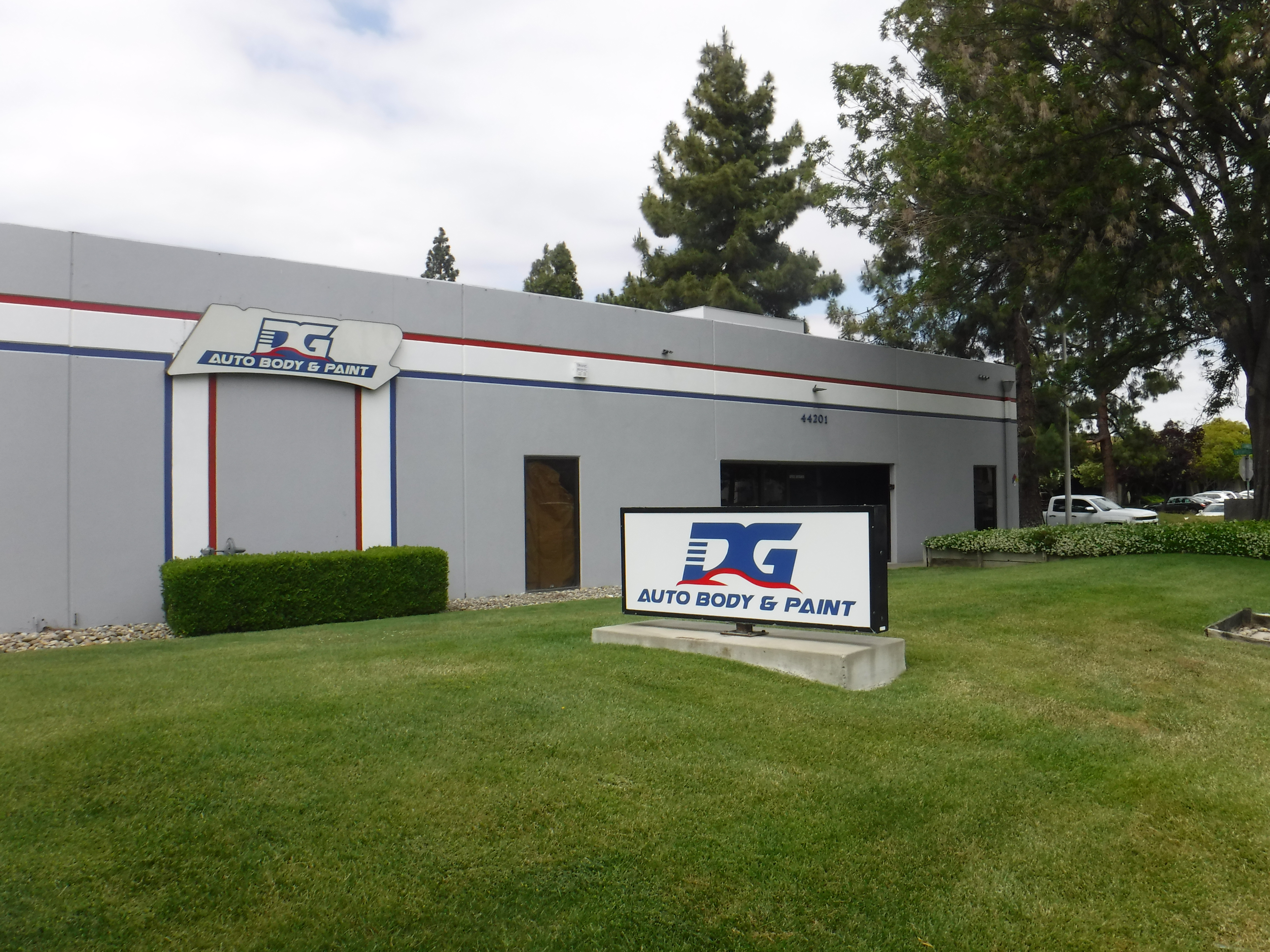 DG Auto Body & Paint