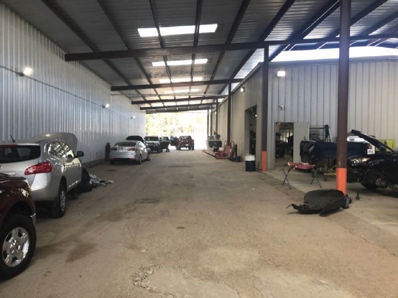 Gator Collision Center gallery 3