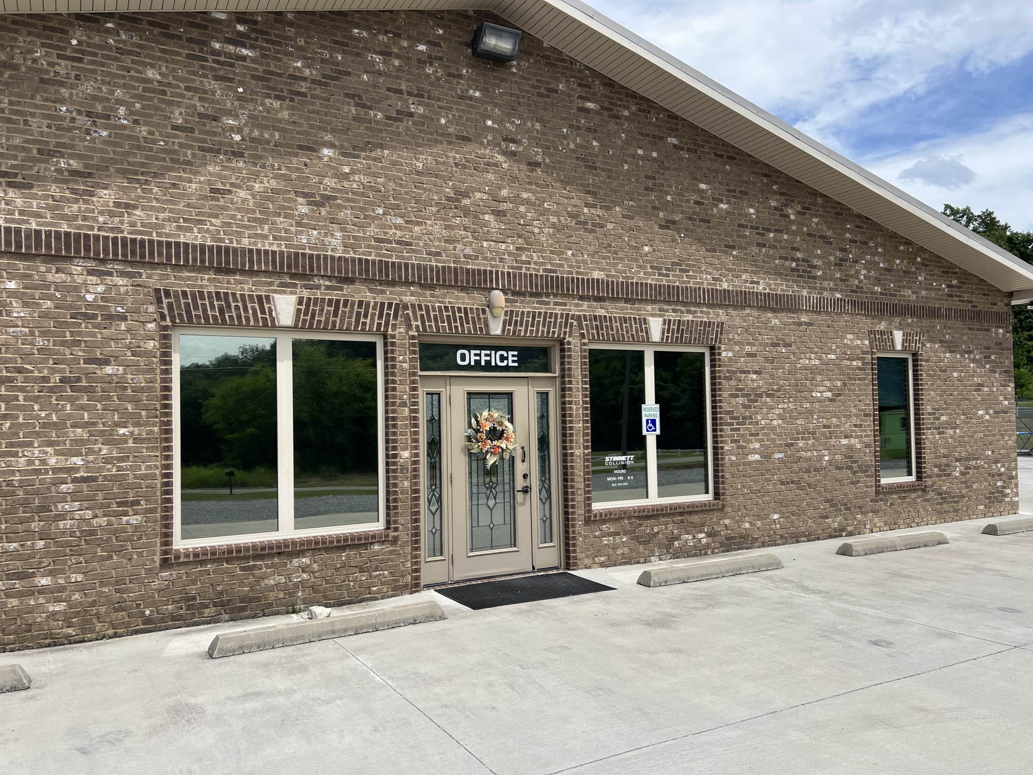 Stinnett Collision-Sevierville gallery 1