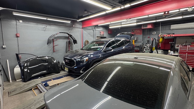 Parkway Auto Body gallery 5
