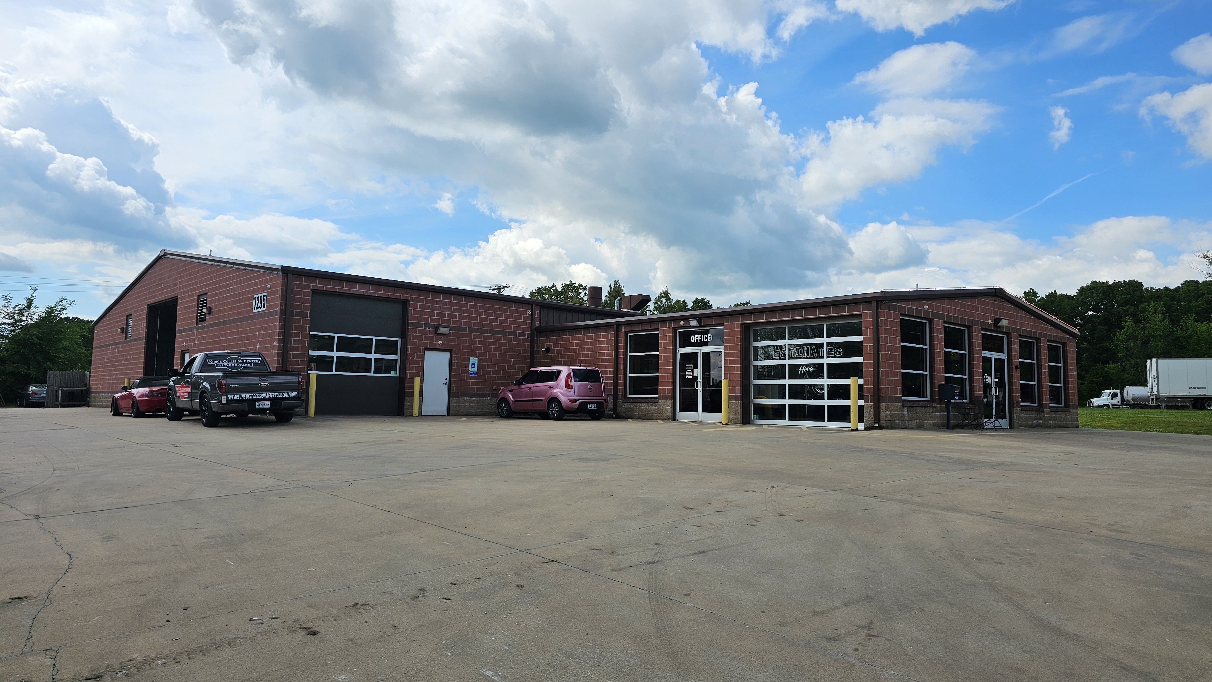Kirk's Collision Center gallery 1