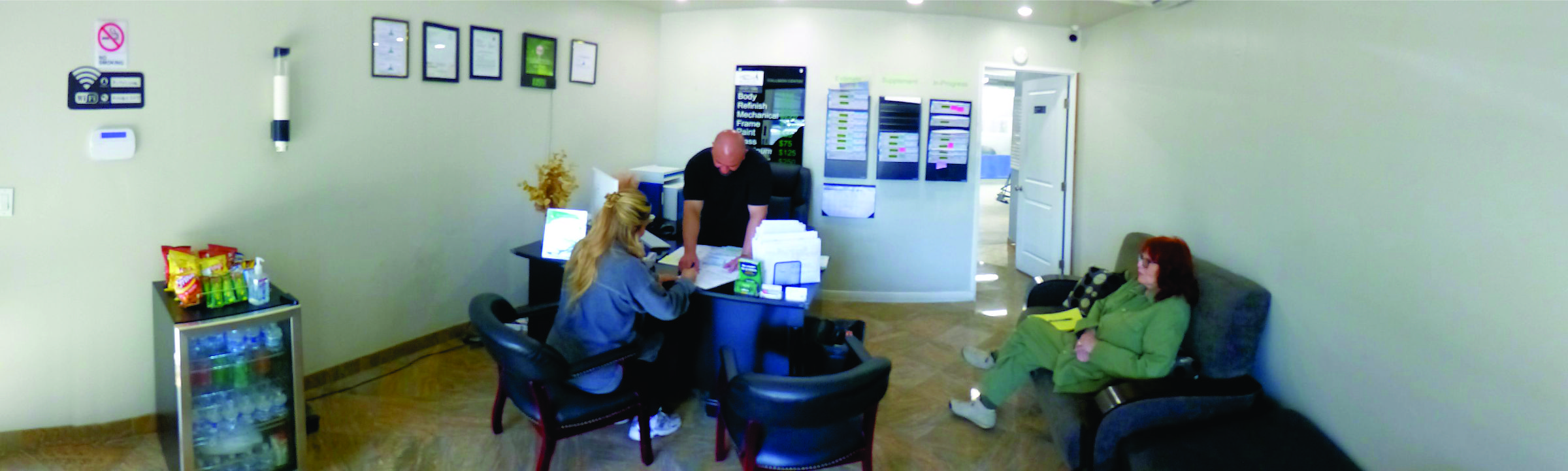 Autolux Collision Center gallery 2