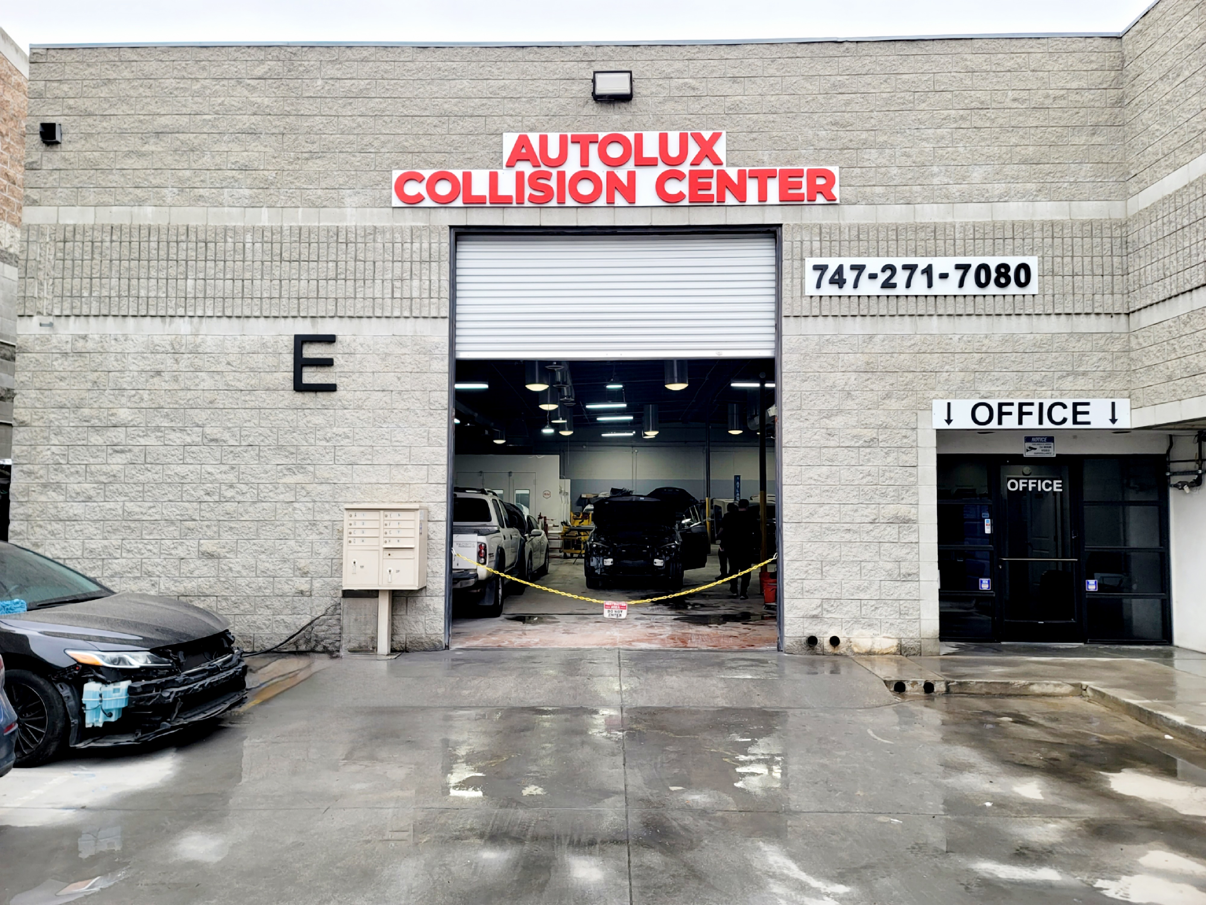 Autolux Collision Center gallery 1