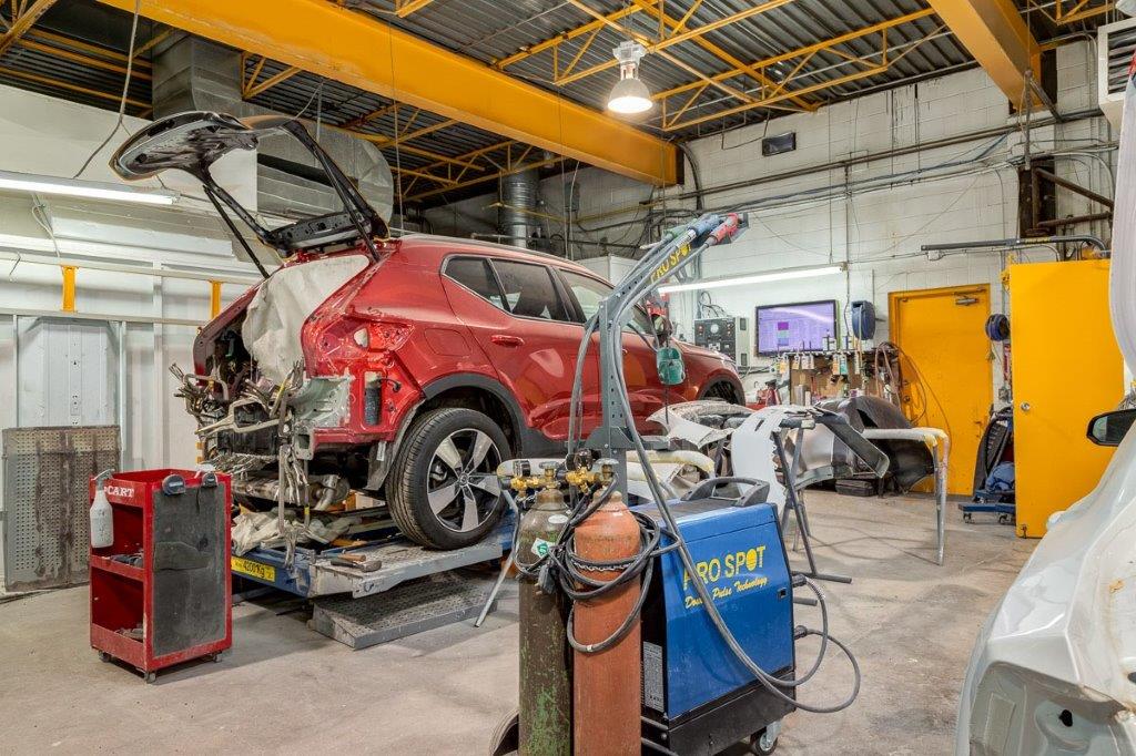 Eurocraft Collision Centre Calgary Ltd. gallery 3