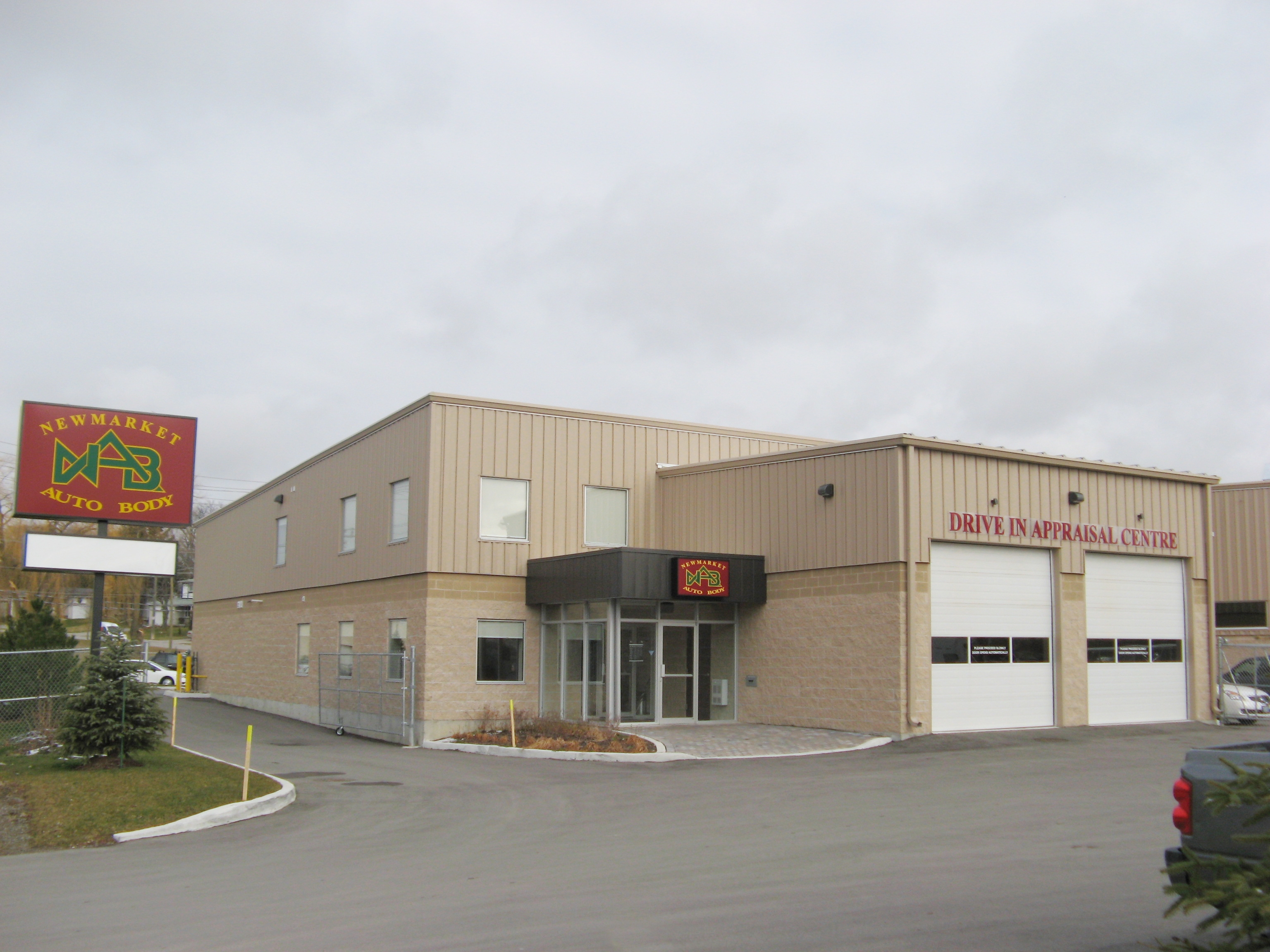Newmarket Auto Body Ltd. gallery 1
