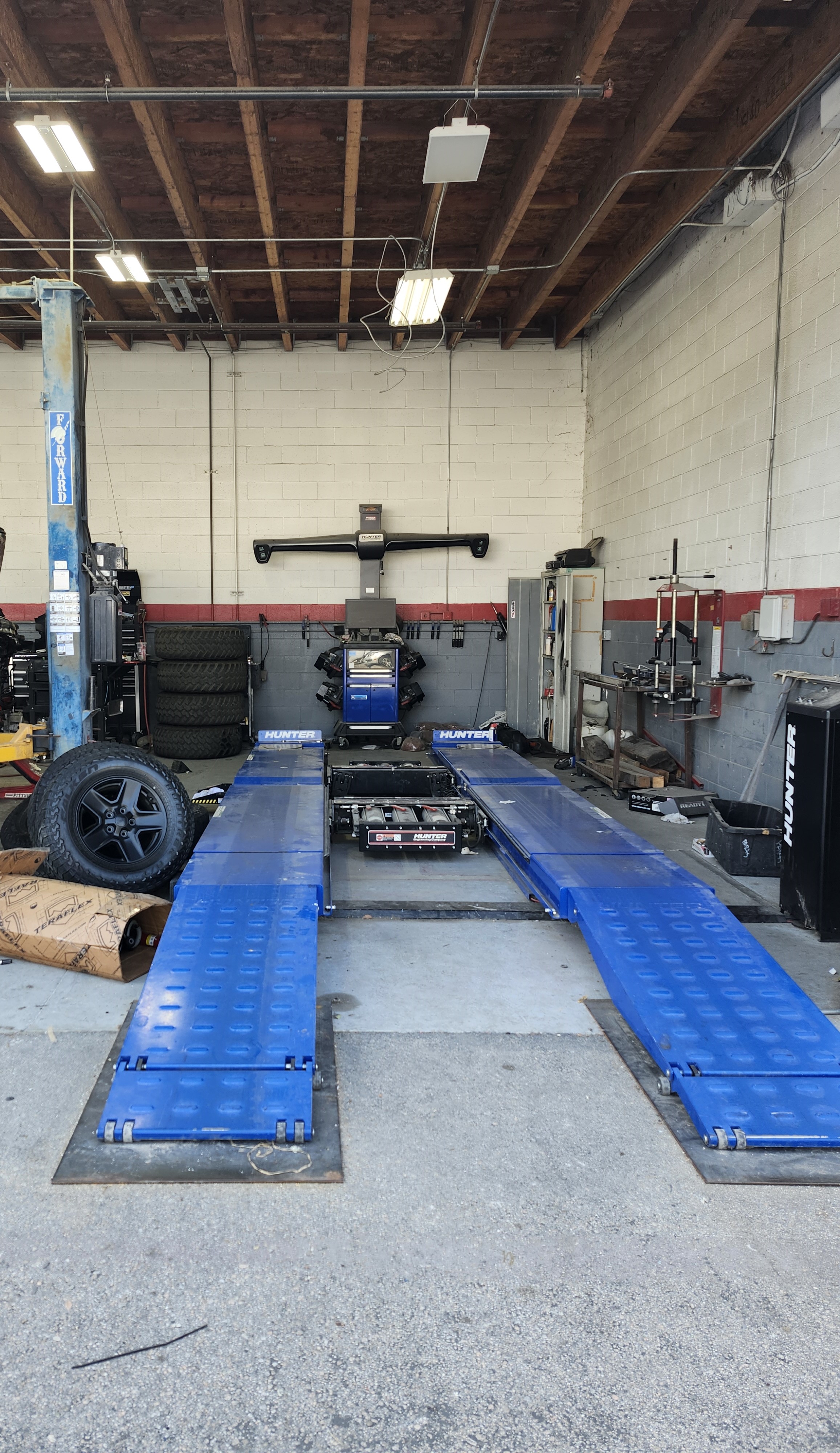 Tom Bell Collision Center gallery 5