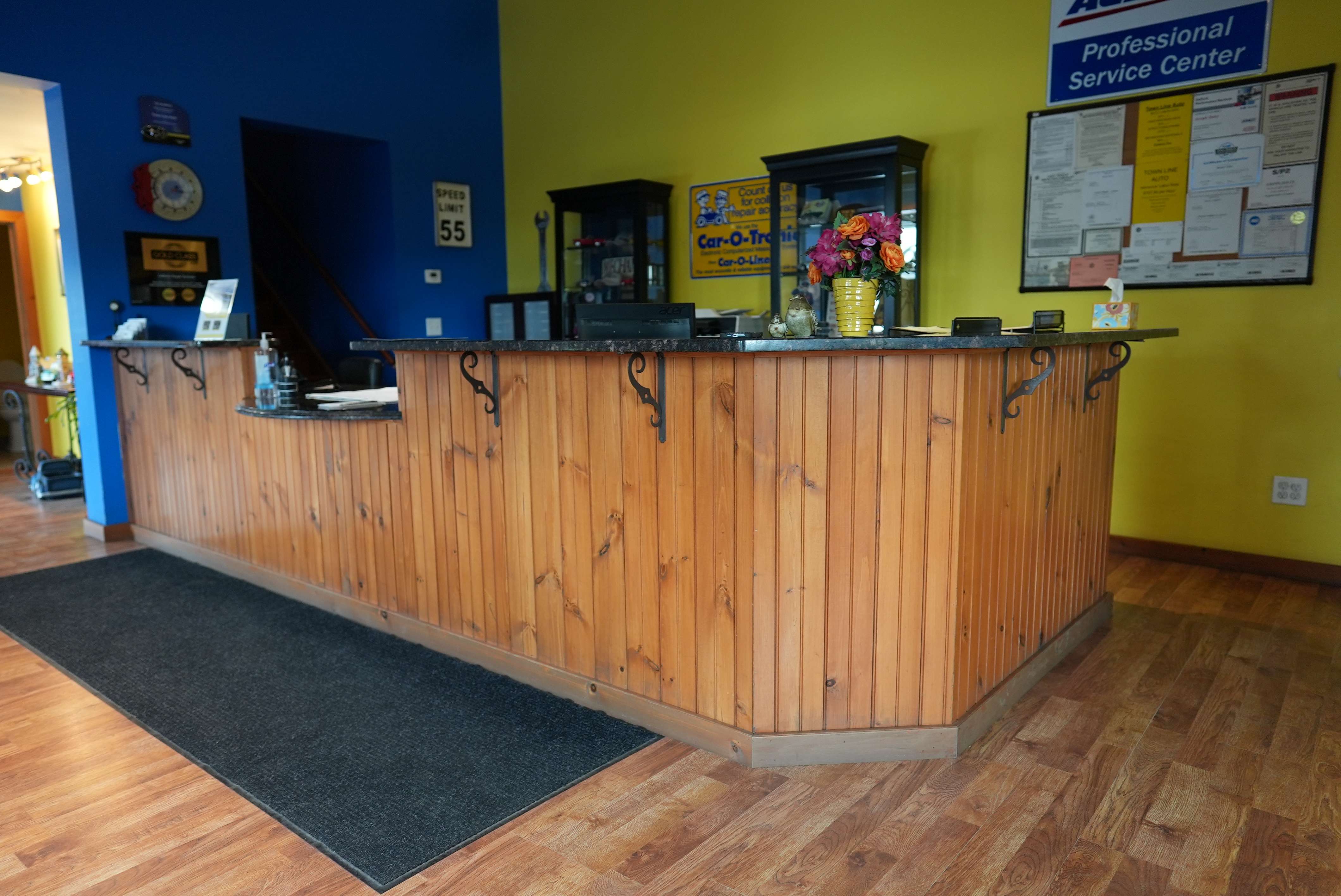 Town Line Auto gallery 2