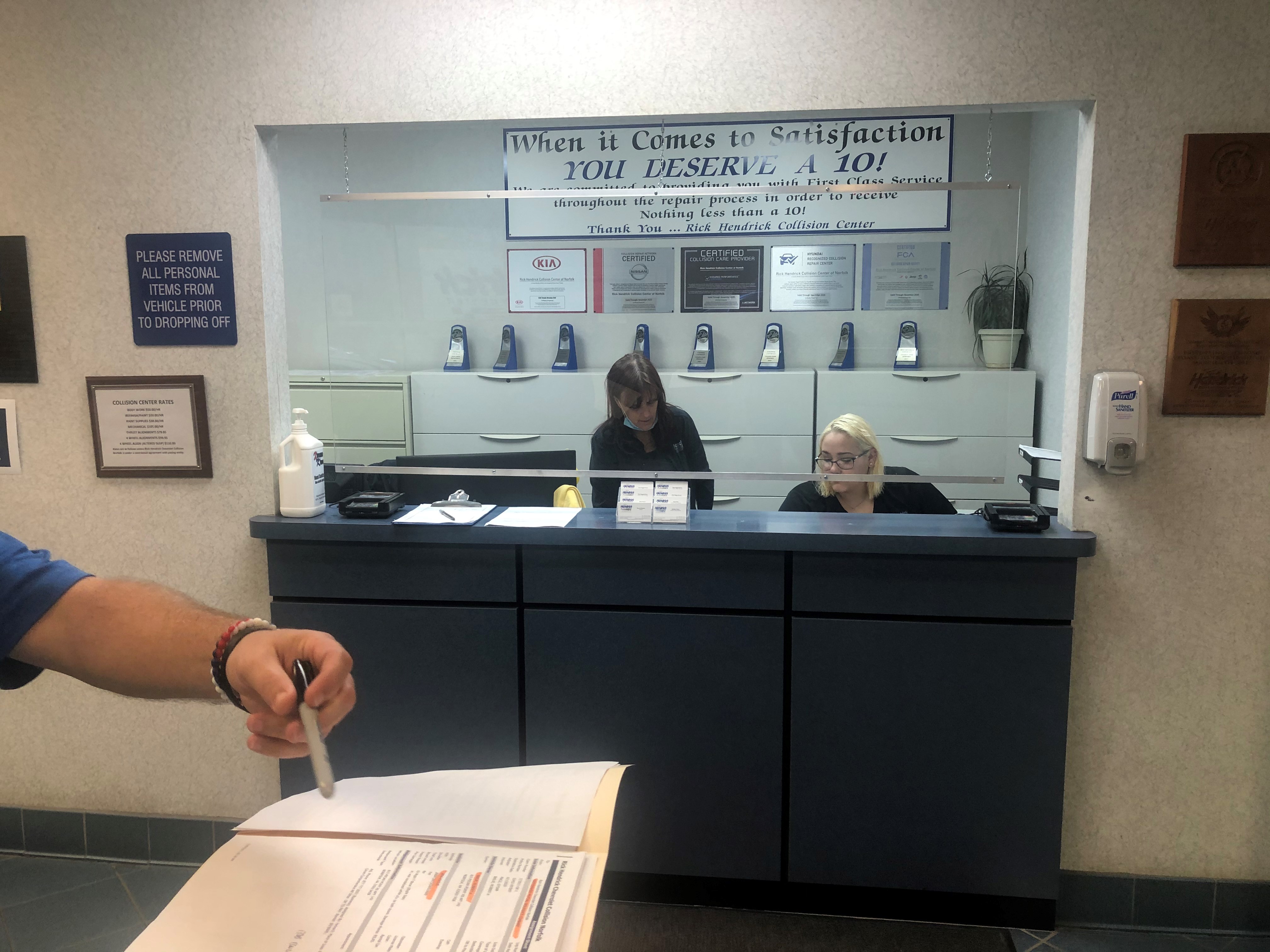 RICK HENDRICK CHEVROLET COLLISION CENTER gallery 2