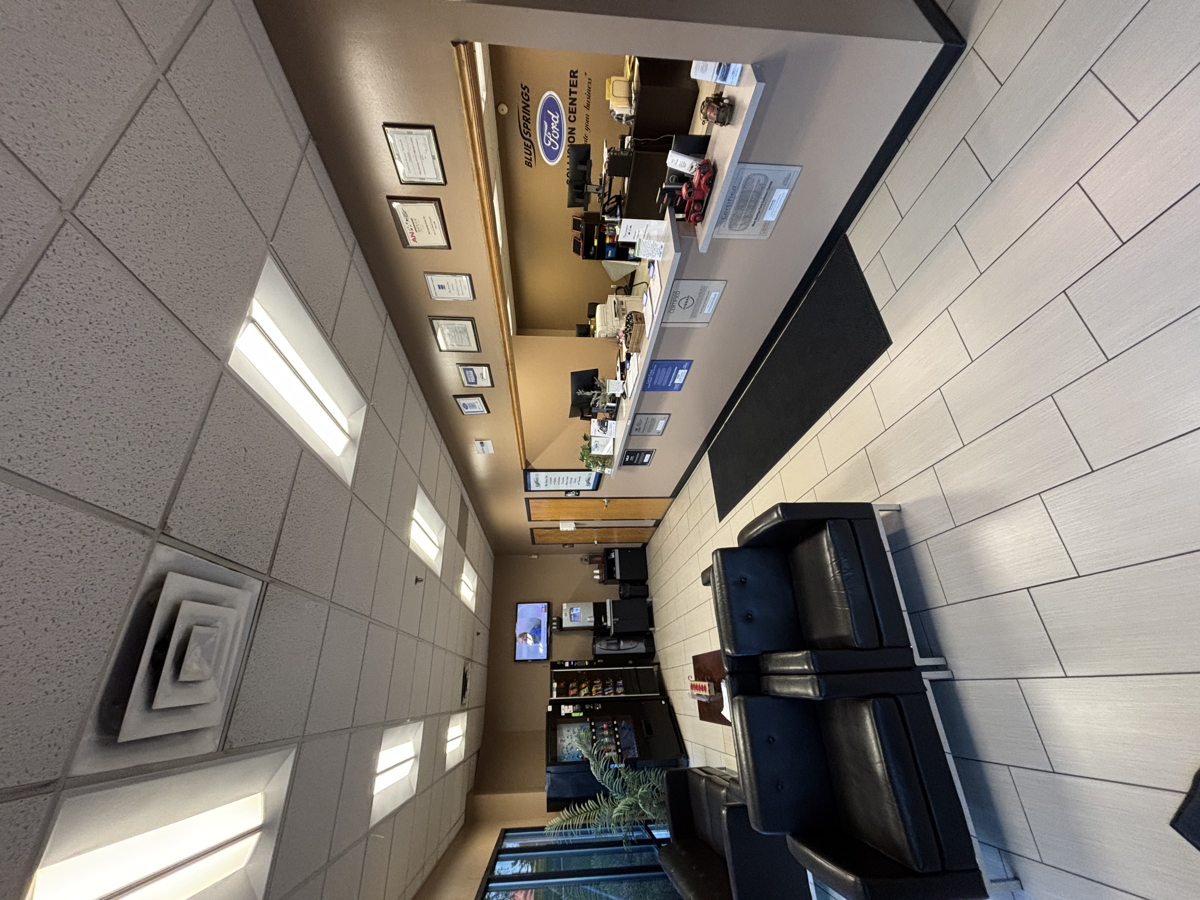 Blue Springs Ford Collision Center gallery 5