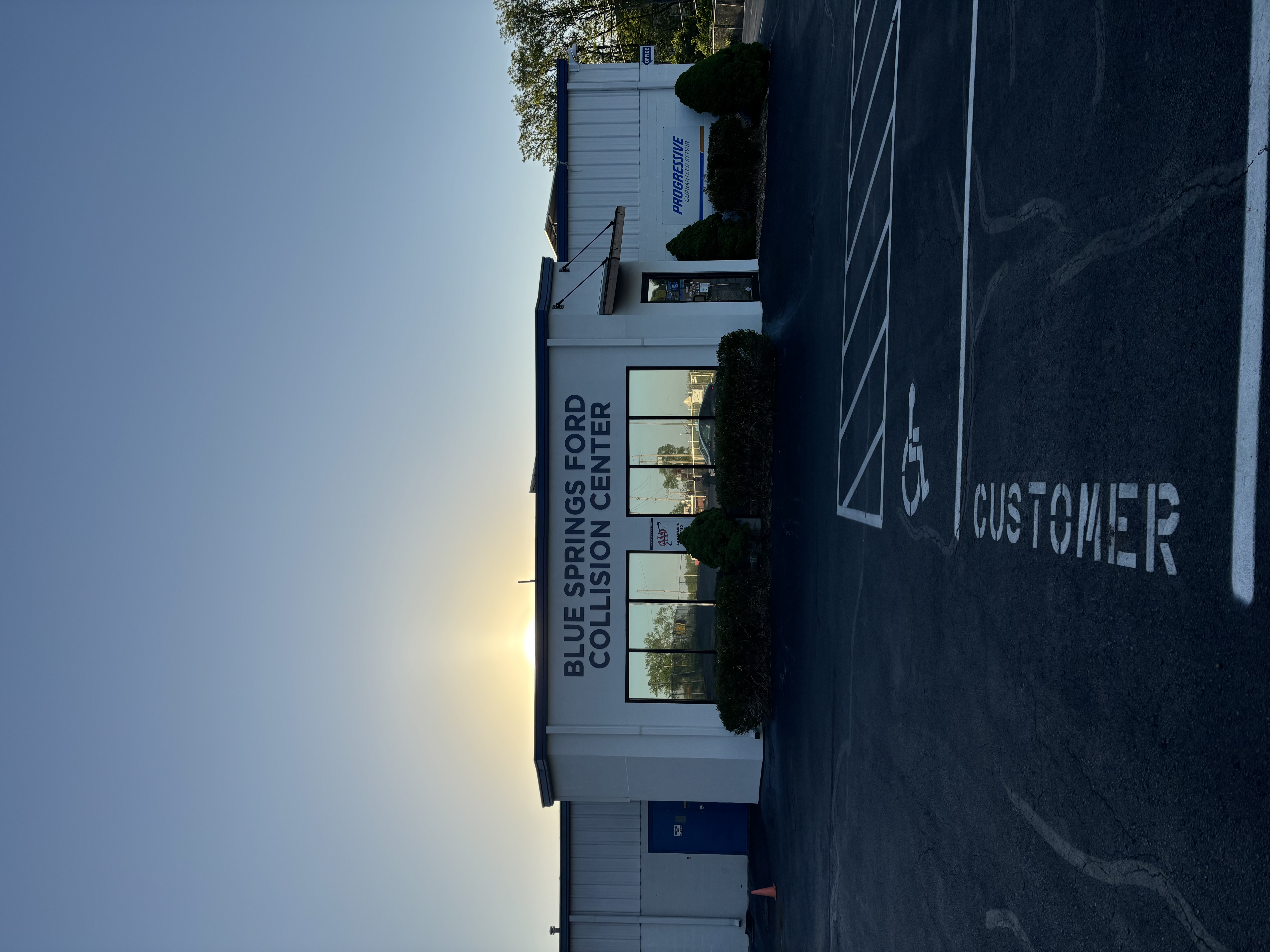 Blue Springs Ford Collision Center gallery 7