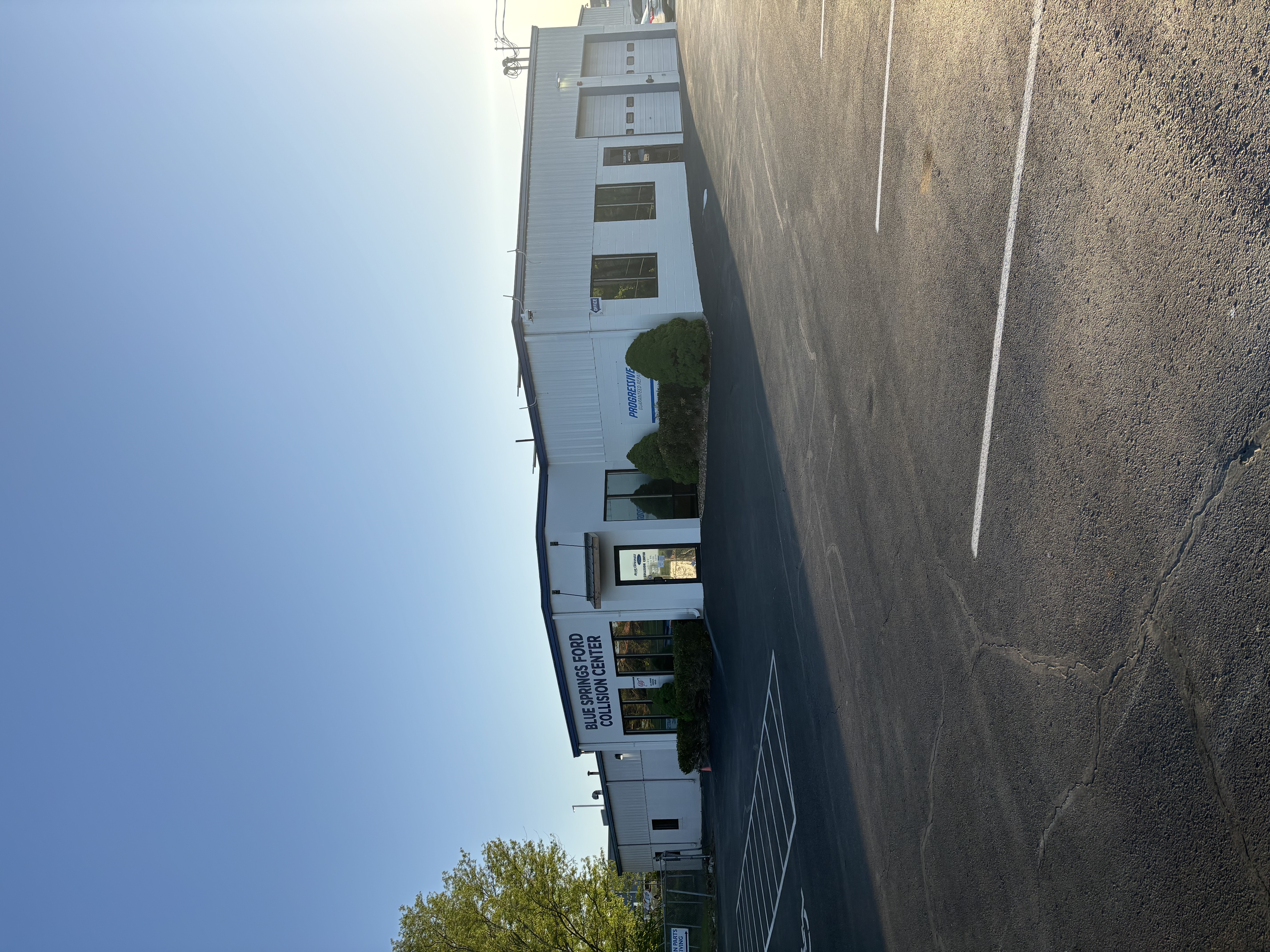 Blue Springs Ford Collision Center gallery 1