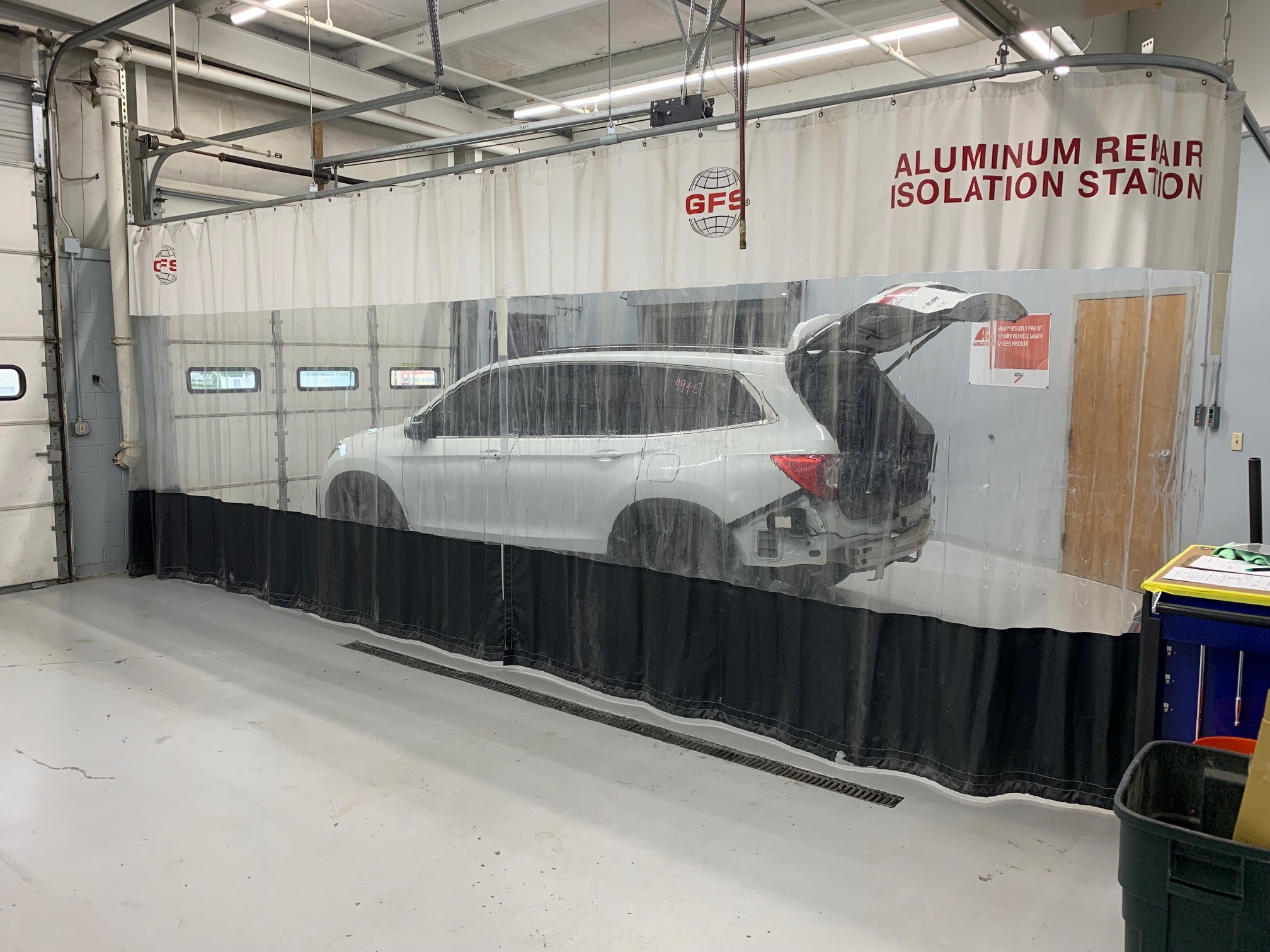Blue Springs Ford Collision Center gallery 3