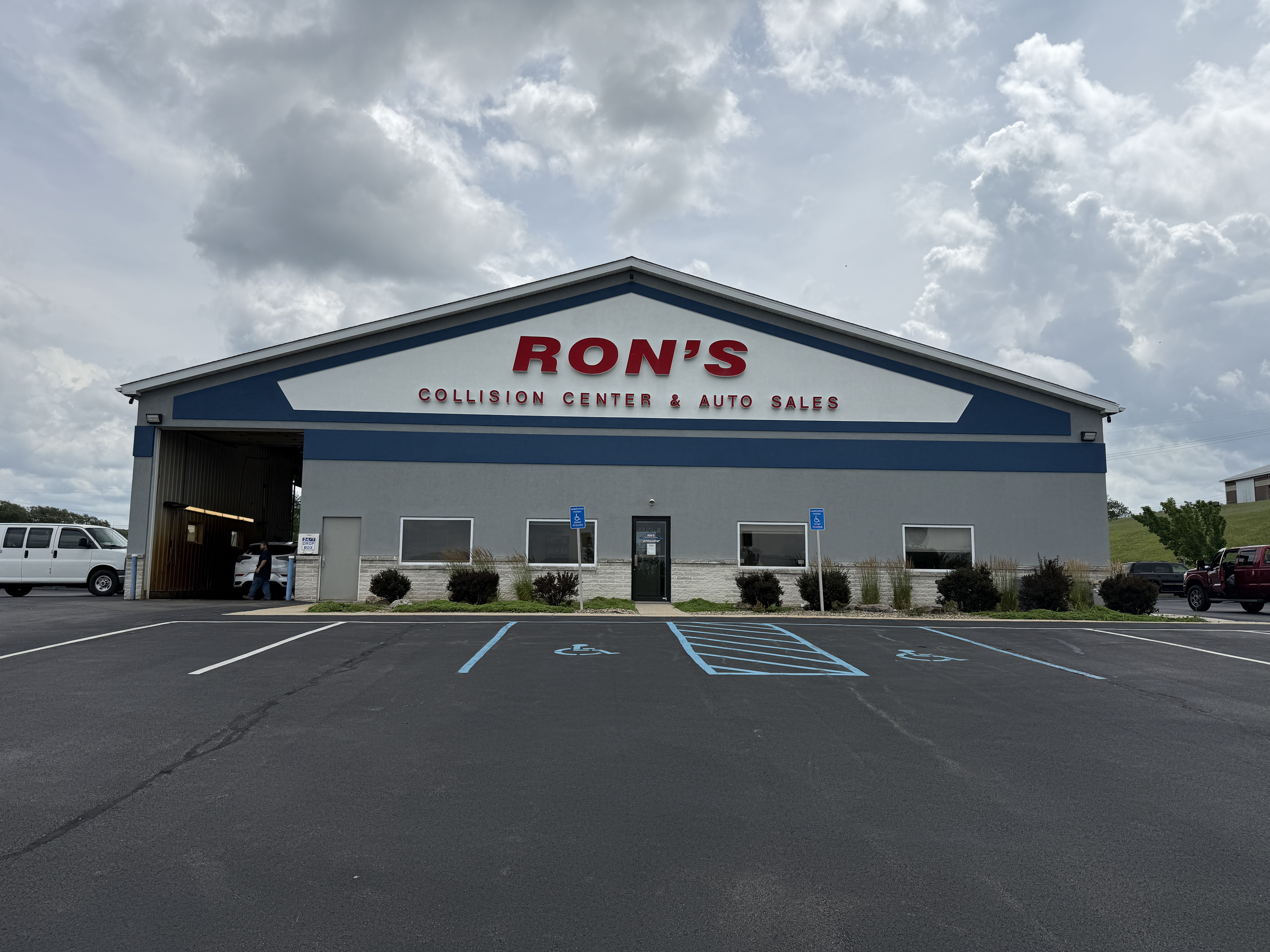 Ron's Collision Center gallery 1